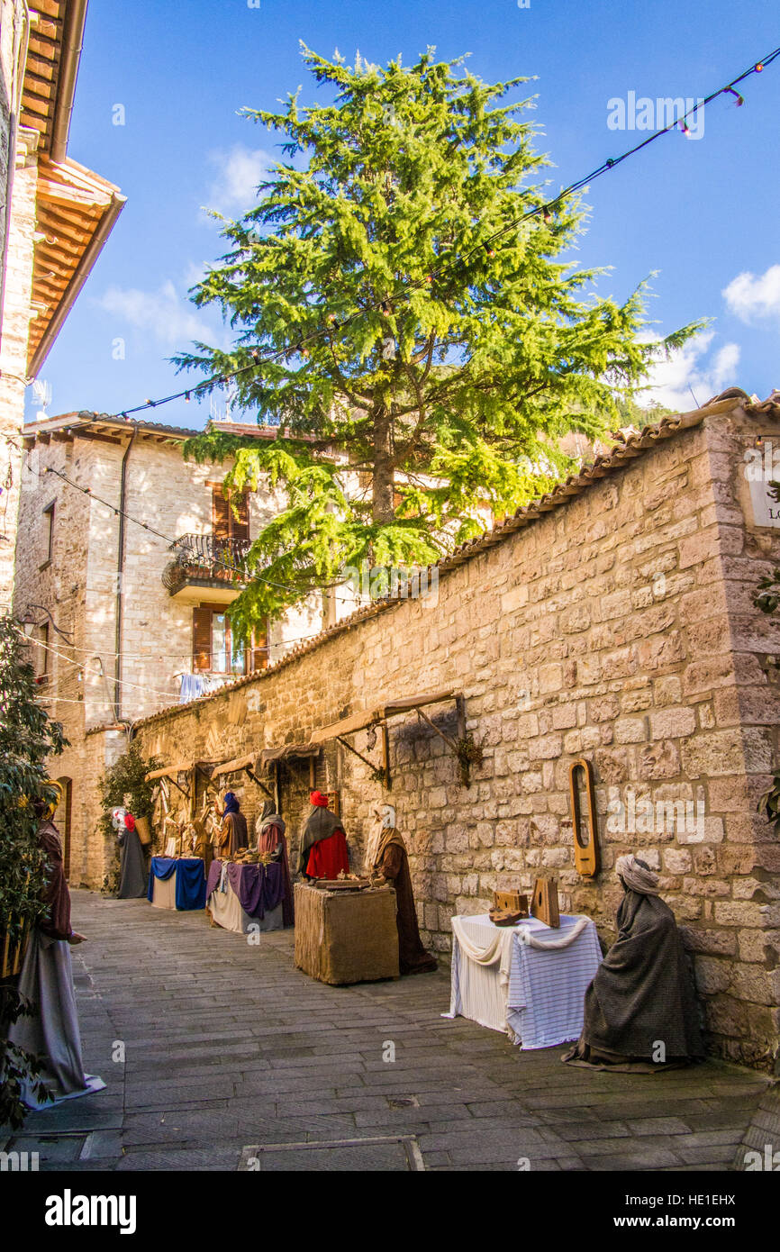 Mannequin/Dummys verwendet in festlichen Displays in der Stadt Gubbio, Provinz Perugia, Umbrien, Italien. Stockfoto