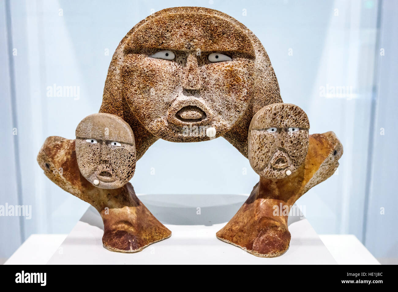 St. Sankt Petersburg, Florida, MFA, Museum der Schönen Künste, Fred Nayokpuk, Inupiaq, Indianer, Indianer, indigene Völker, Elfenbein mit Walknochen, dreifache Masken, FL1 Stockfoto