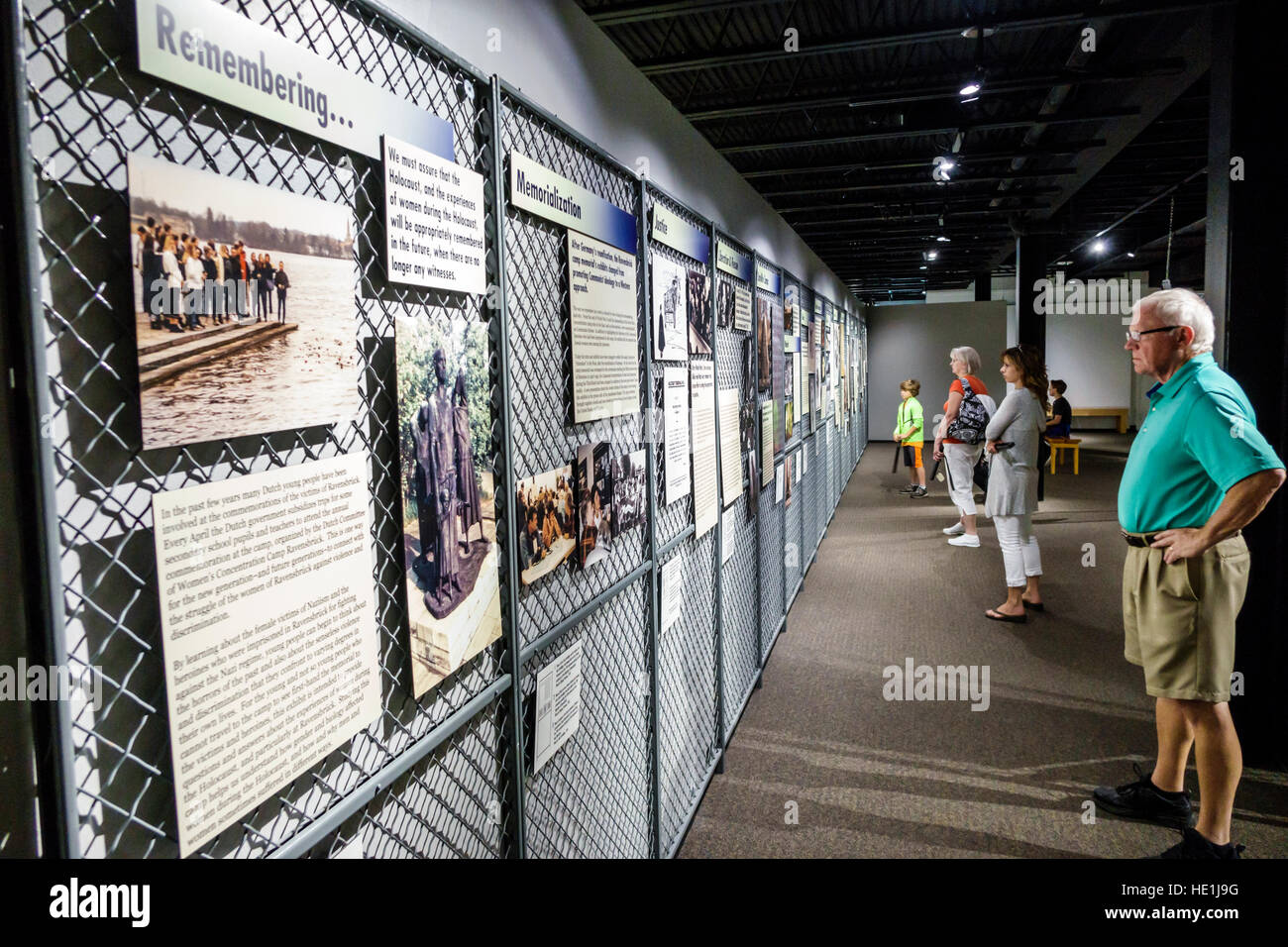 St. Saint Petersburg Florida, Florida Holocaust Museum, innen, Ausstellungsausstellung Sammlung Konzentrationslager Lager, FL161129094 Stockfoto
