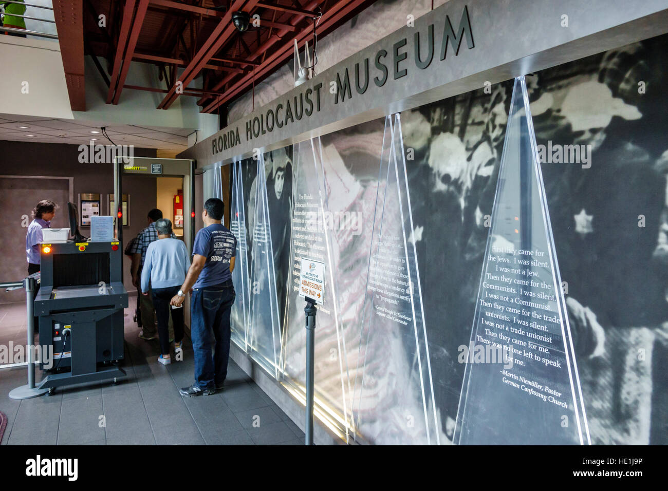 St. Saint Petersburg Florida, Florida Holocaust Museum, innen, Ausstellungsausstellung Sammlung Sicherheit, Metalldetektor, FL161129097 Stockfoto