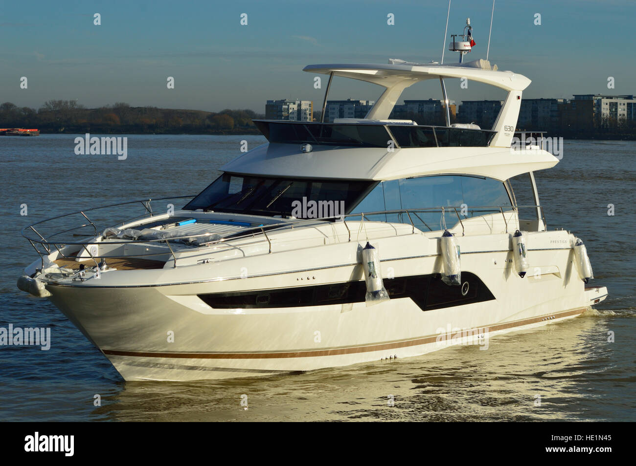 Prestige 630 Luxus Yacht Richtung London Boat Show 2017 Stockfoto