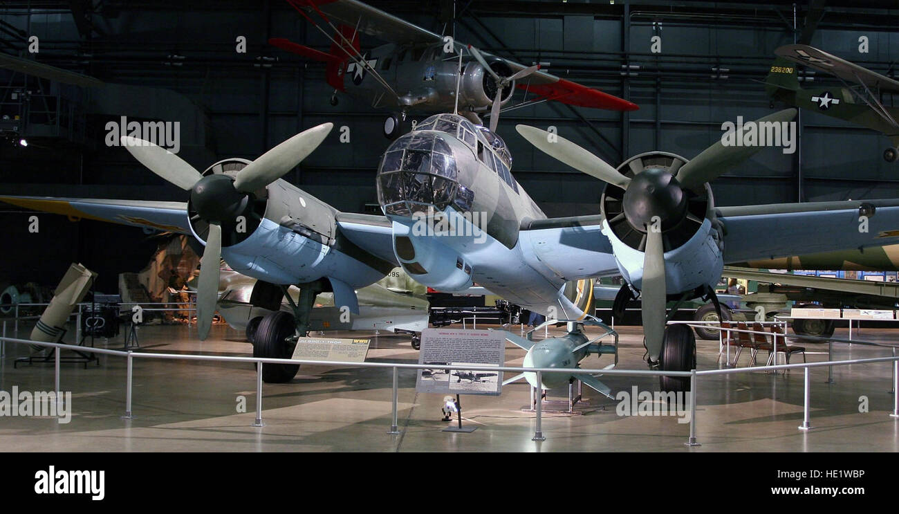 Junkers Ju 88D, diente in der deutschen Luftwaffe in zahlreichen Varianten aus Bomber, Nachtjäger, während des zweiten Weltkriegs, wird auf dem Display in der Air Power Galerie im National Museum der United States Air Force in Dayton, Ohio. Abwandernde rumänische Pilot flog seine Ju 88 auf Zypern und in die Hände der Briten im Jahr 1943. Die Royal Air Force wandte sich dann das Flugzeug über die US Army Air Corps, der US Air Force malte Sterne an Rumpf und Tragflächen es vor Alliierten Angriffen wie es seinen Weg rund um den Globus zum Wright Field übrig. Foto mit freundlicher Genehmigung von National Museum der Vereinigten Staaten Stockfoto