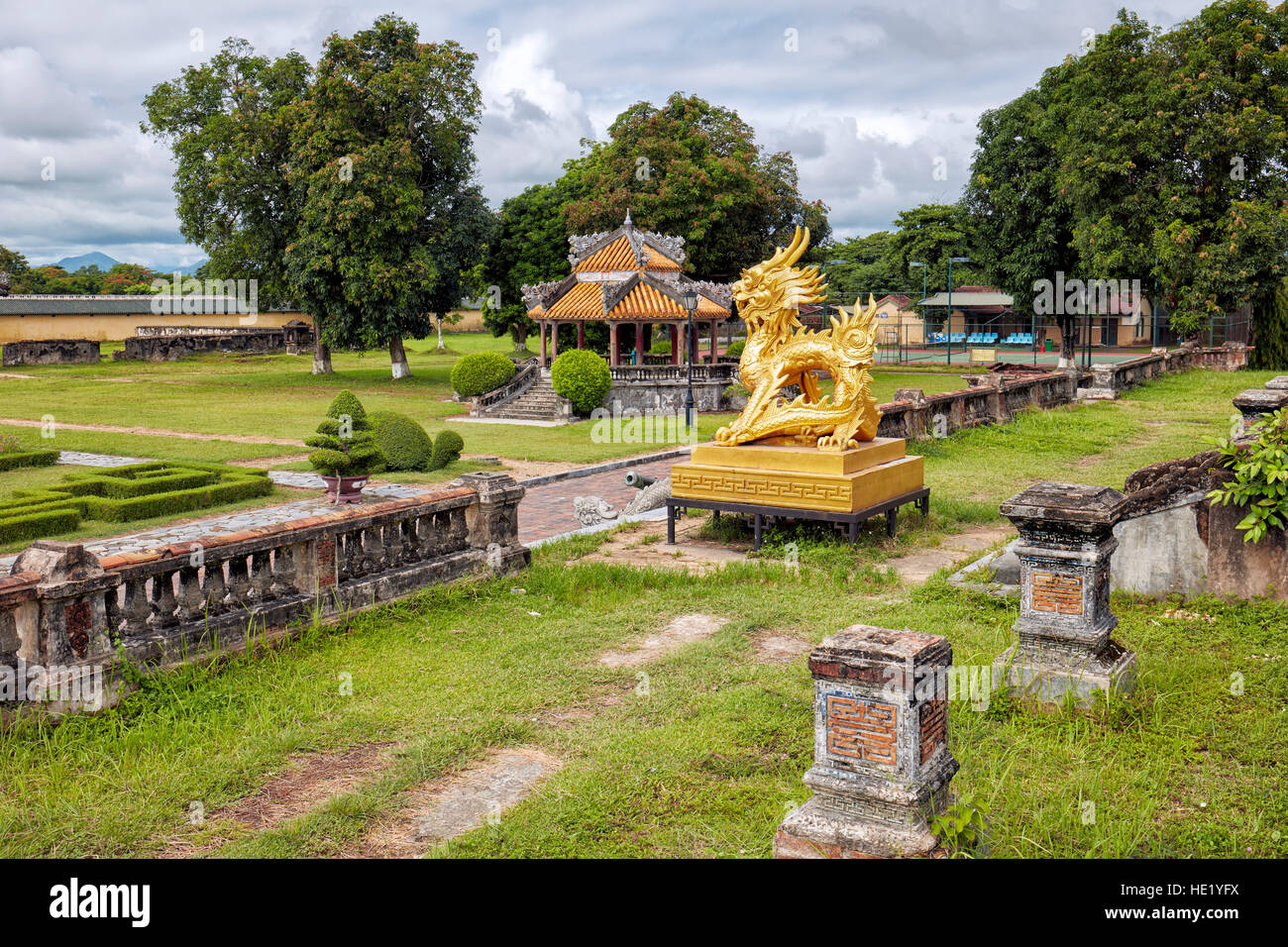 Website des verlorenen Kien Trung Pavillons (der Platz für die täglichen Aktivitäten der Kaiser). Kaiserstadt (Zitadelle), Hue, Vietnam. Stockfoto