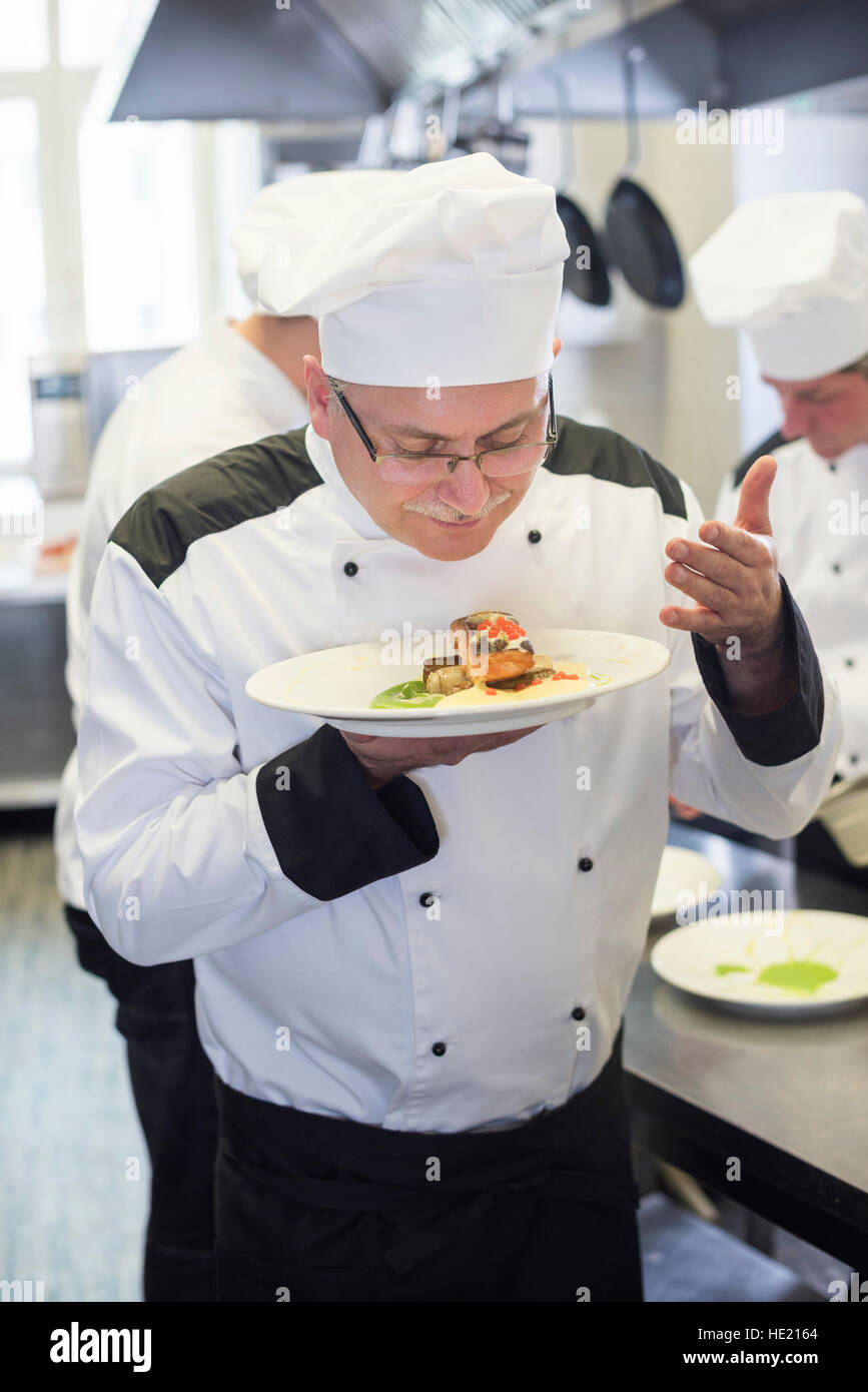 Zufrieden mit seiner Unterschrift Gericht Stockfoto