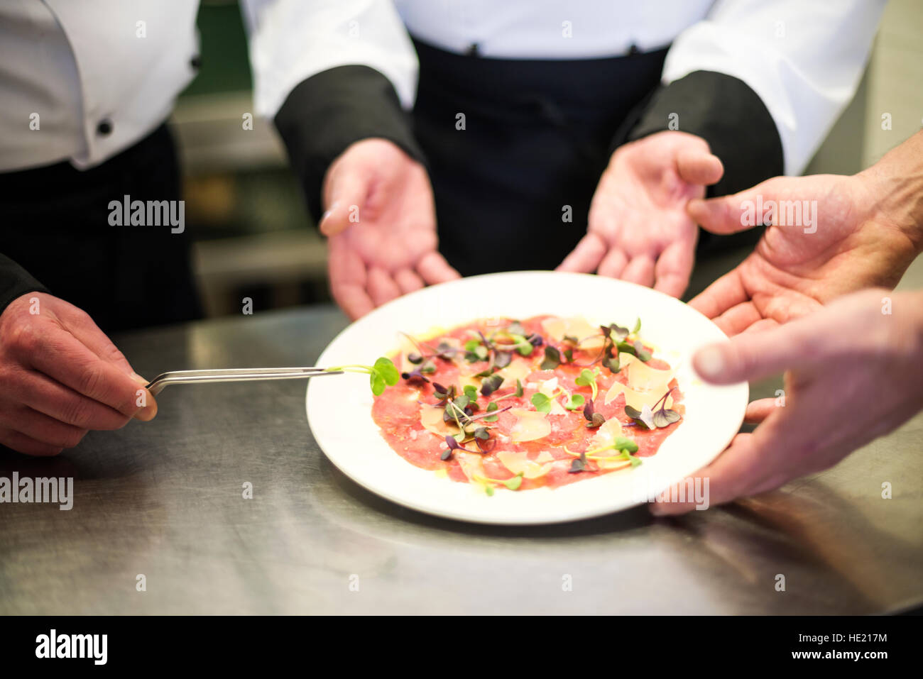 Gericht ist servierbereit Stockfoto