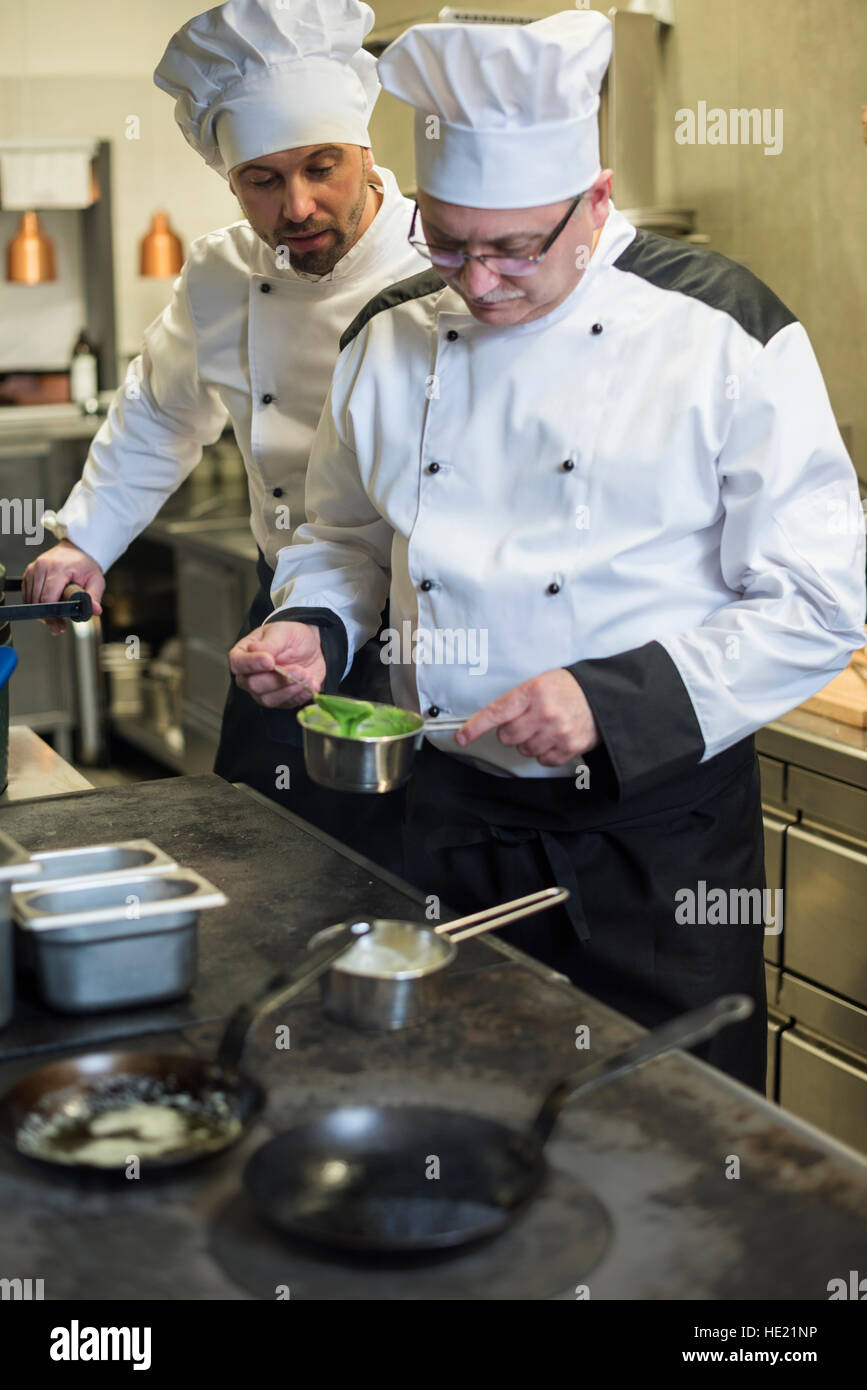 Lernen vom Chef Koch Stockfoto