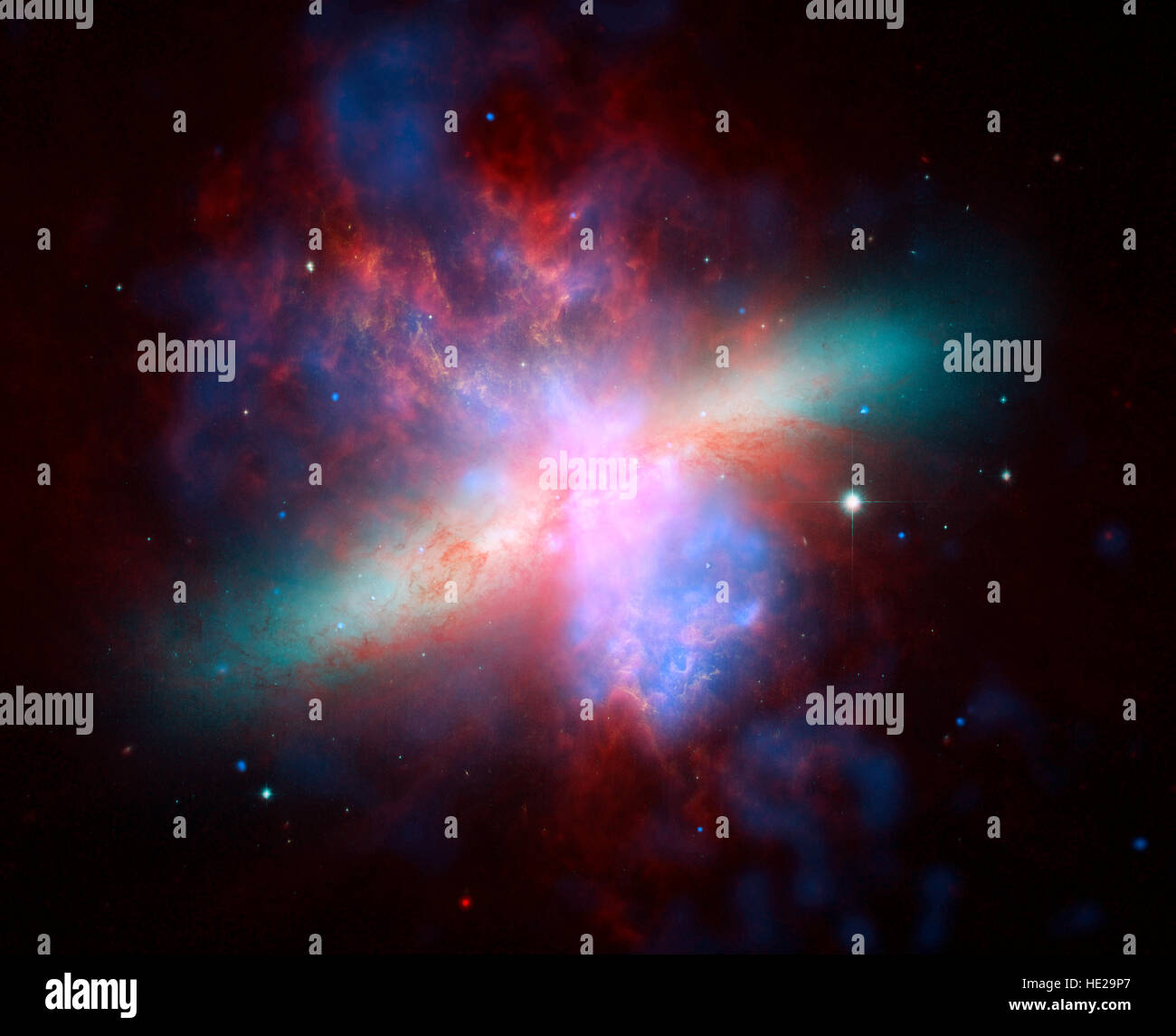 Verbund aus mehreren Wellenlänge Bilder der aktiven Galaxie M82. Stockfoto