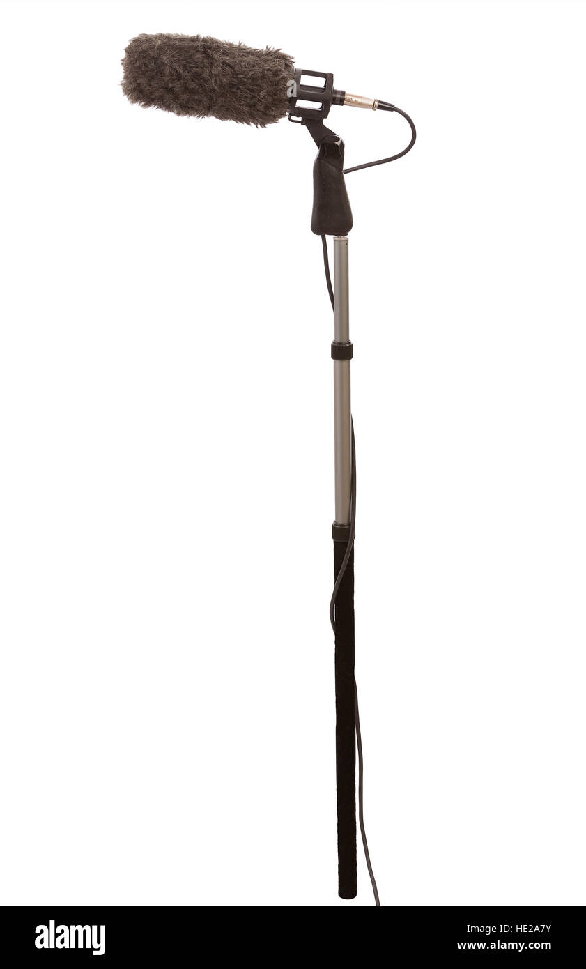 Boom-Mikrofon mit einem flauschigen Windschutzscheibe an langen Fisch Masten vor einem weißen Hintergrund Stockfoto