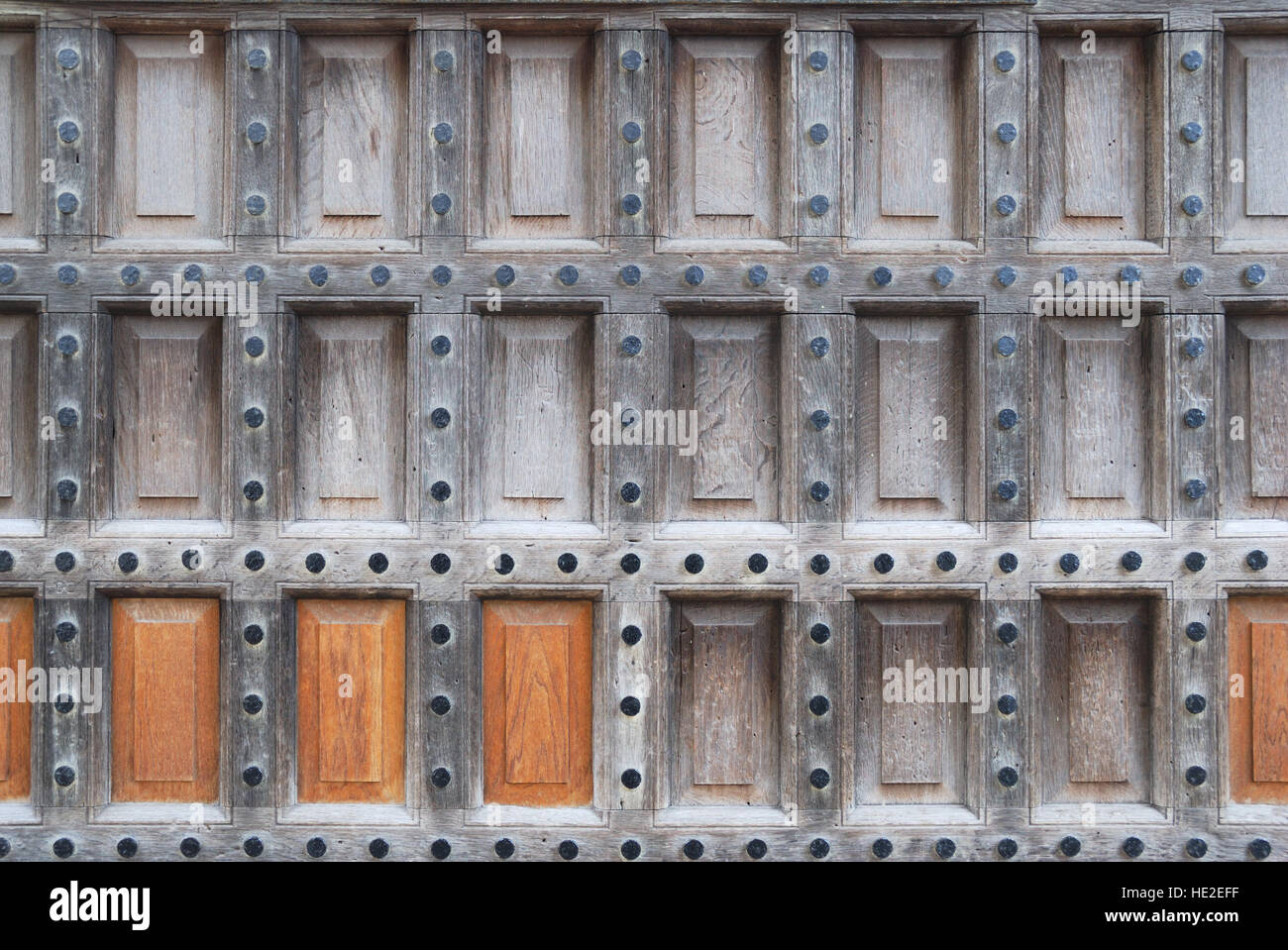 Starke hölzerne Tür Textur mit rechteckigen Muster Stockfoto