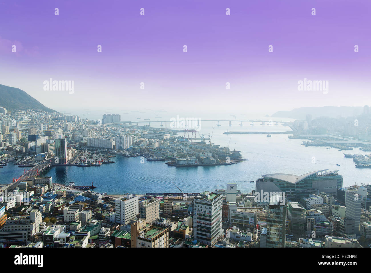 Busan, Südkorea - 28. November 2015: Busan, Blick auf Stadt Busan vom "Busan Tower" im Yongdusan Park. Stockfoto
