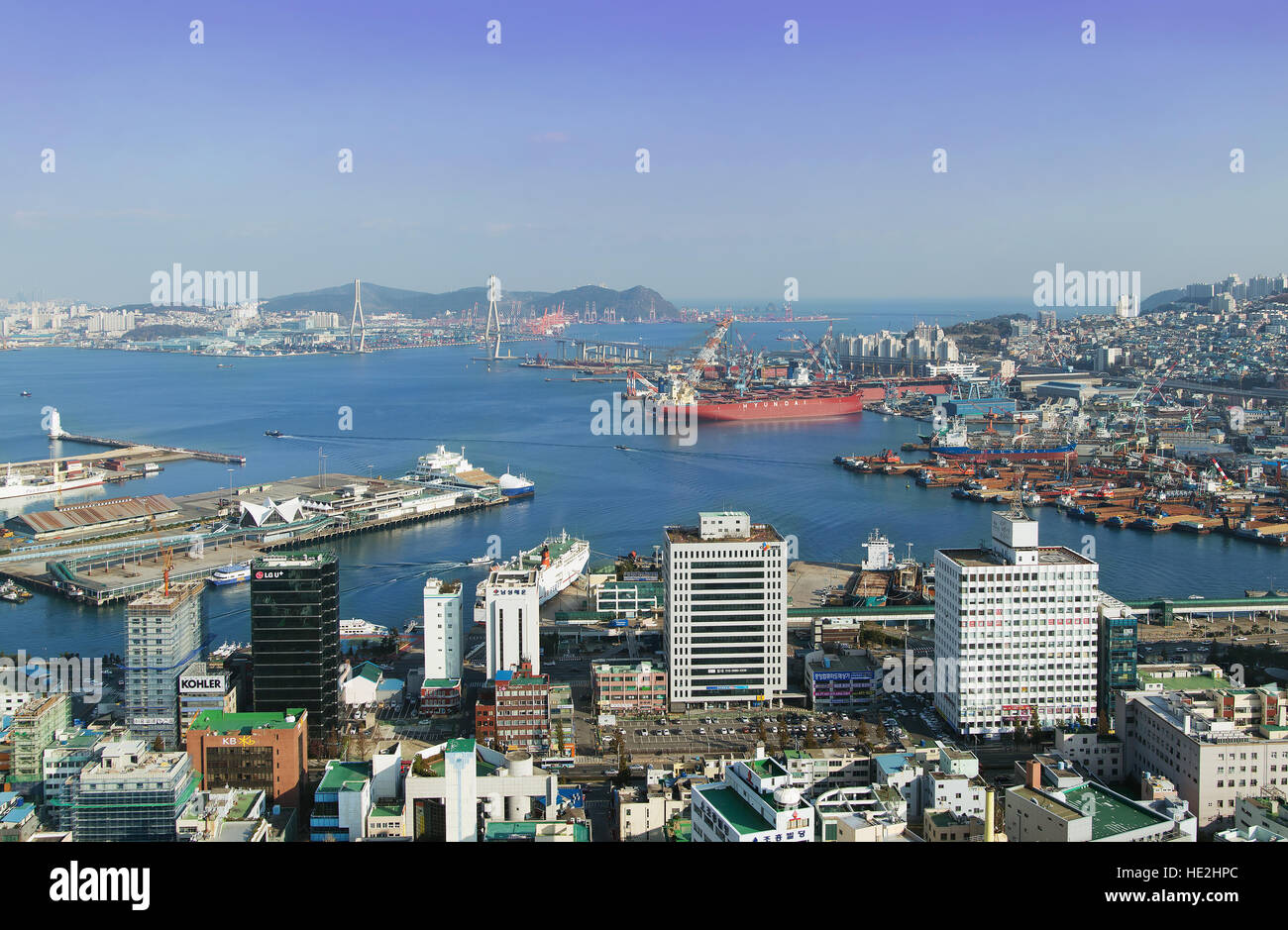Busan, Südkorea - 28. November 2015: Busan, Blick auf Stadt Busan vom "Busan Tower" im Yongdusan Park. Stockfoto