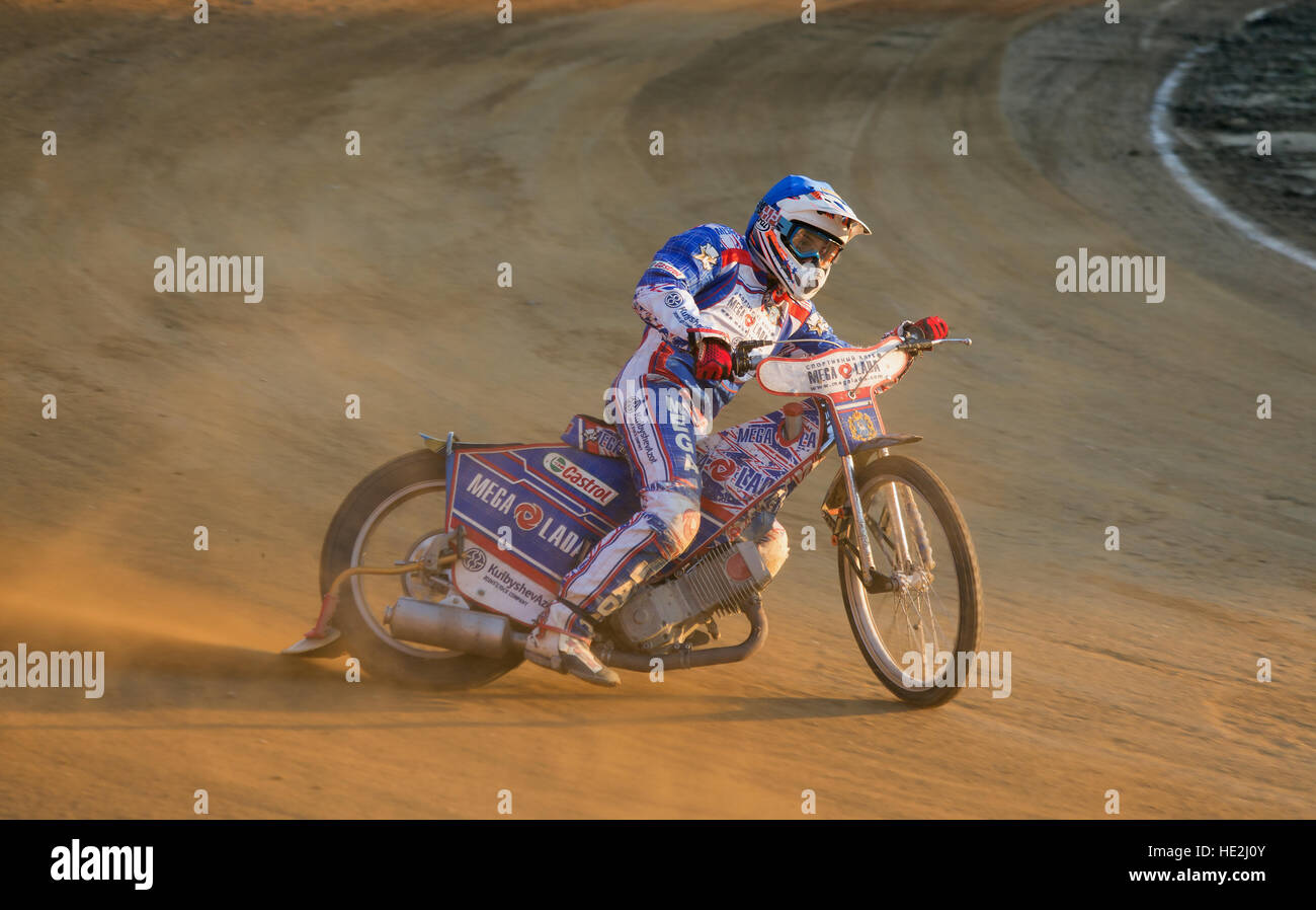 Wladiwostok, Russland - 10. Oktober 2015: Wladiwostok, "Avangard" Stadion, Speedway Rennen, eines Motorrad-Rennfahrer. Stockfoto