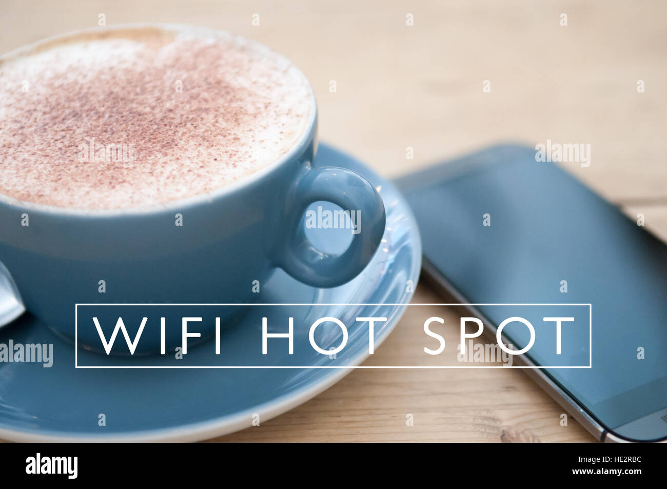 WiFi-Hotspot für mobiles Gerät im café Stockfoto