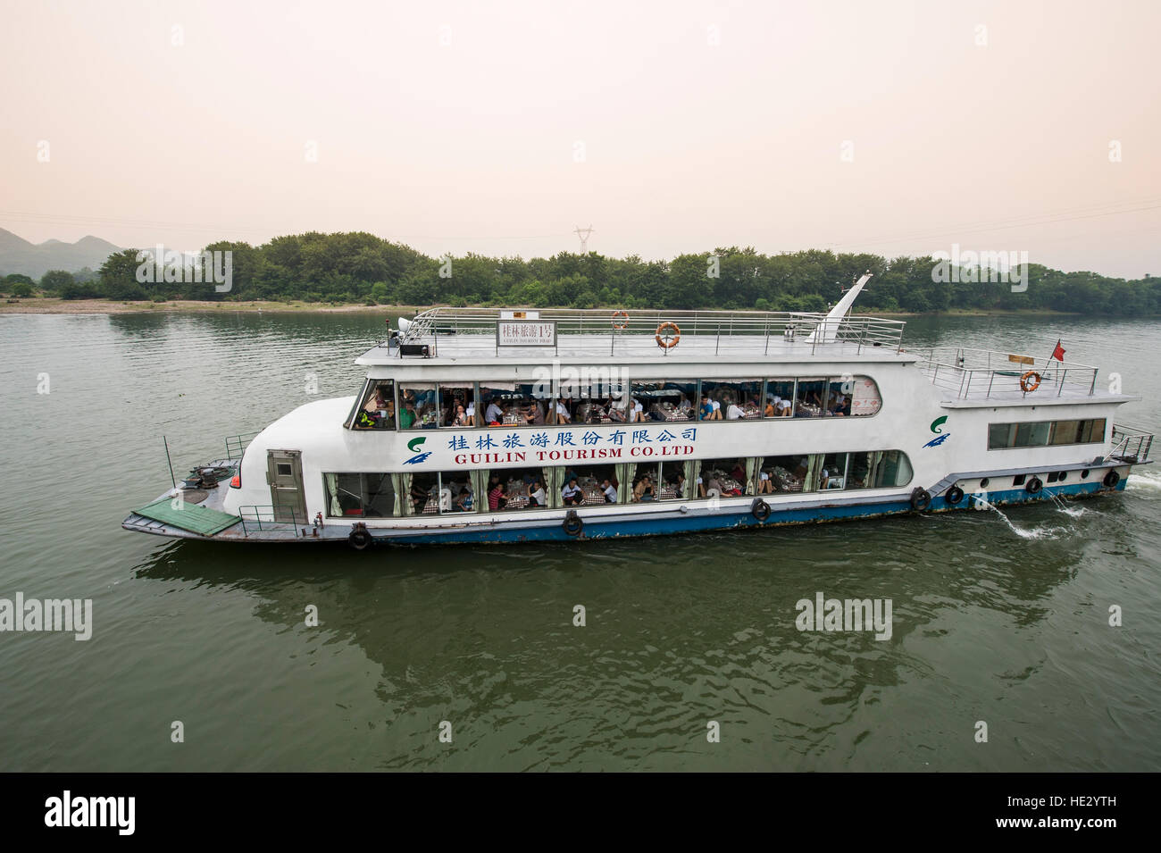 Karstlandschaft am Li-Fluss Boot Kreuzfahrt Yangshuo-Guilin-Guangxi, China. Stockfoto
