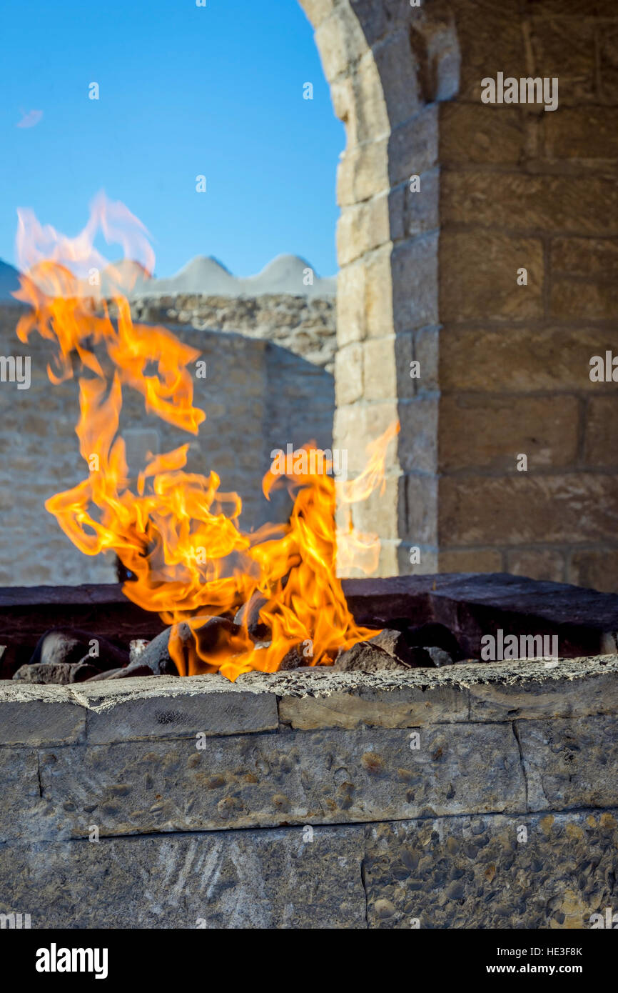 Feuer brennt im Feuertempel, Baku, Aserbaidschan Stockfoto
