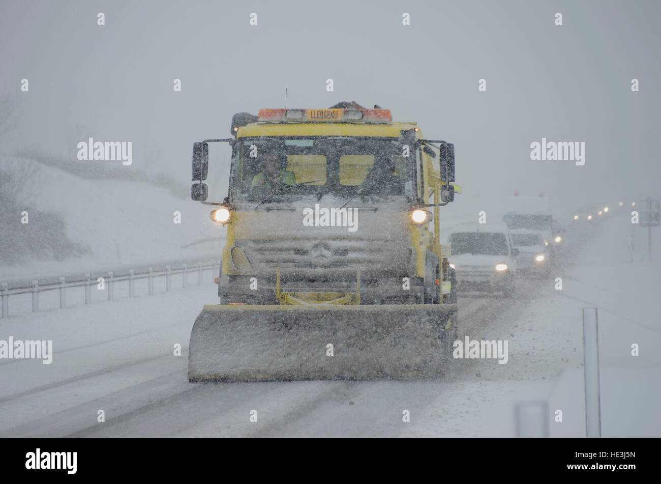 Gefährliche Fahrbedingungen auf Schnellstraße A55 Stockfoto