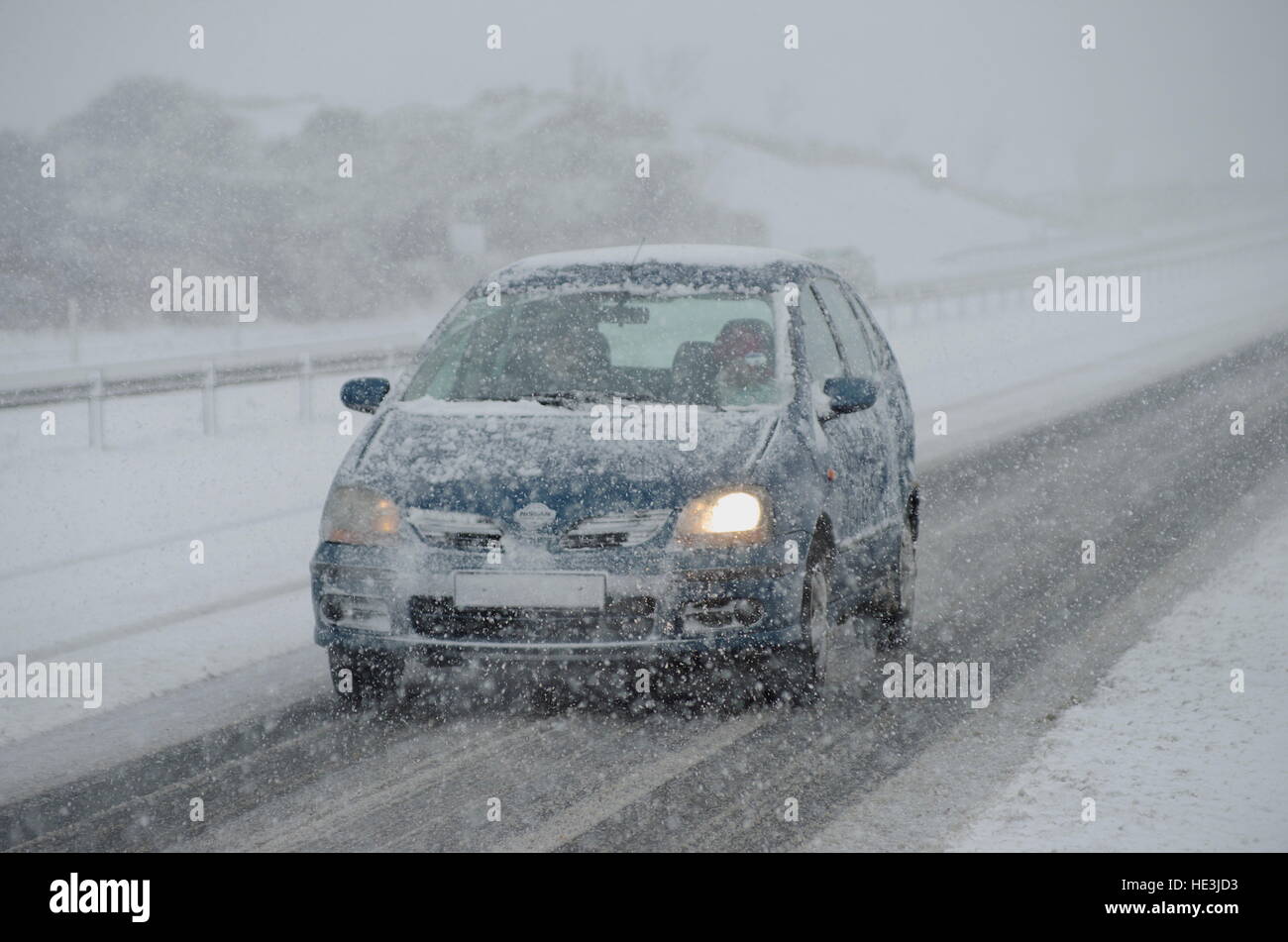 Gefährliche Fahrbedingungen auf Schnellstraße A55 Stockfoto