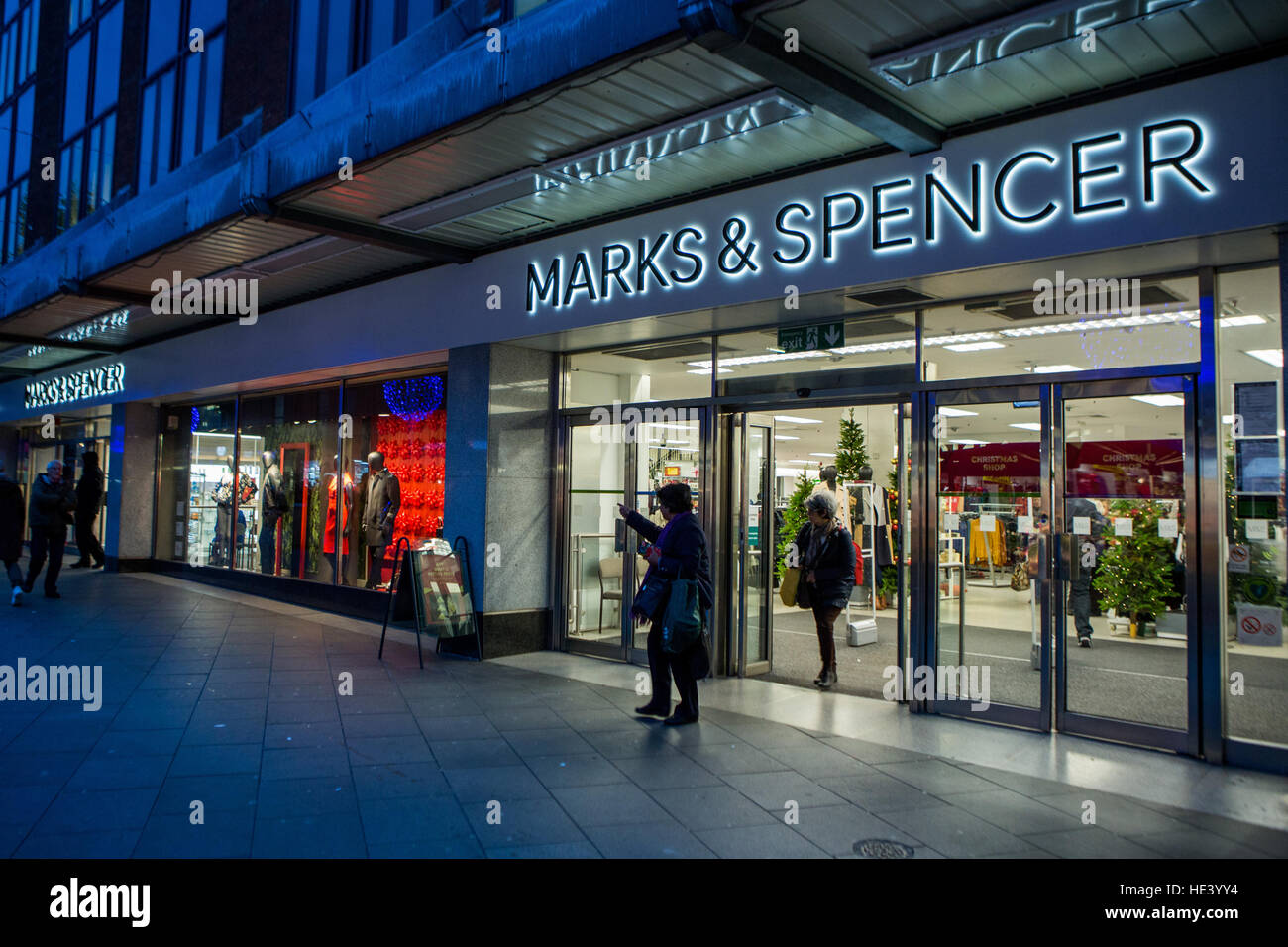 Marks & Spencer, Bekleidungs- und Läden im Turnaround schließen plan mit: Ansicht wo: London, Vereinigtes Königreich bei: 8. November 2016 Stockfoto