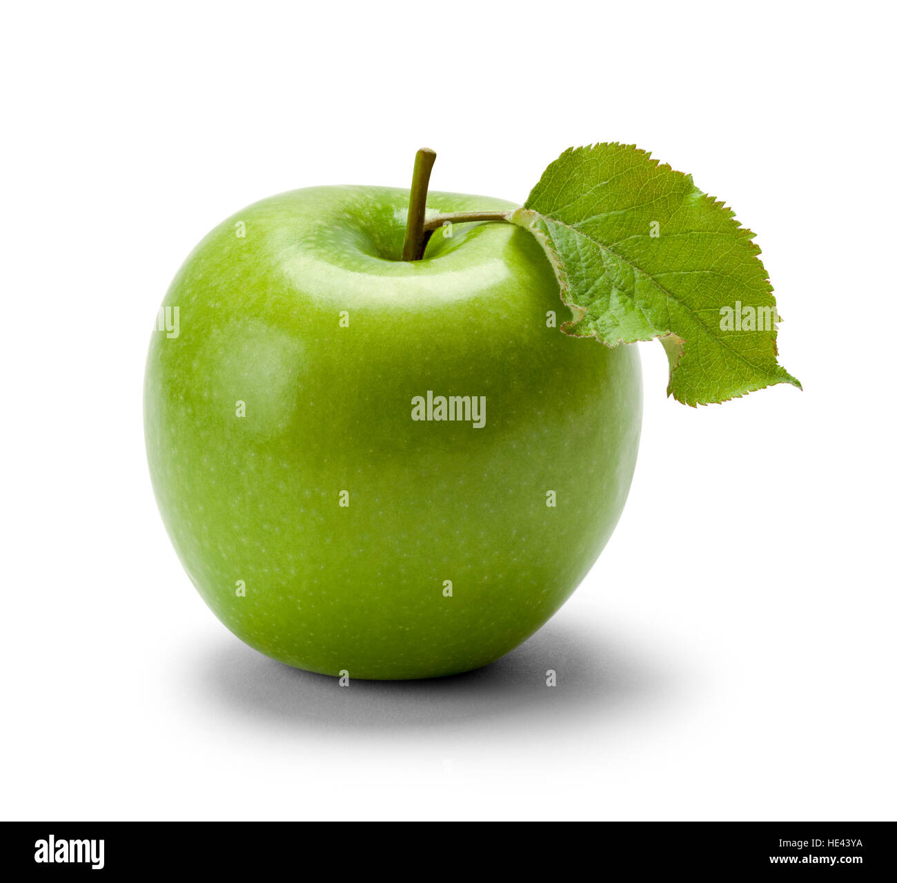 Grüner Apfel mit Blatt, Isolated on White Background. Stockfoto