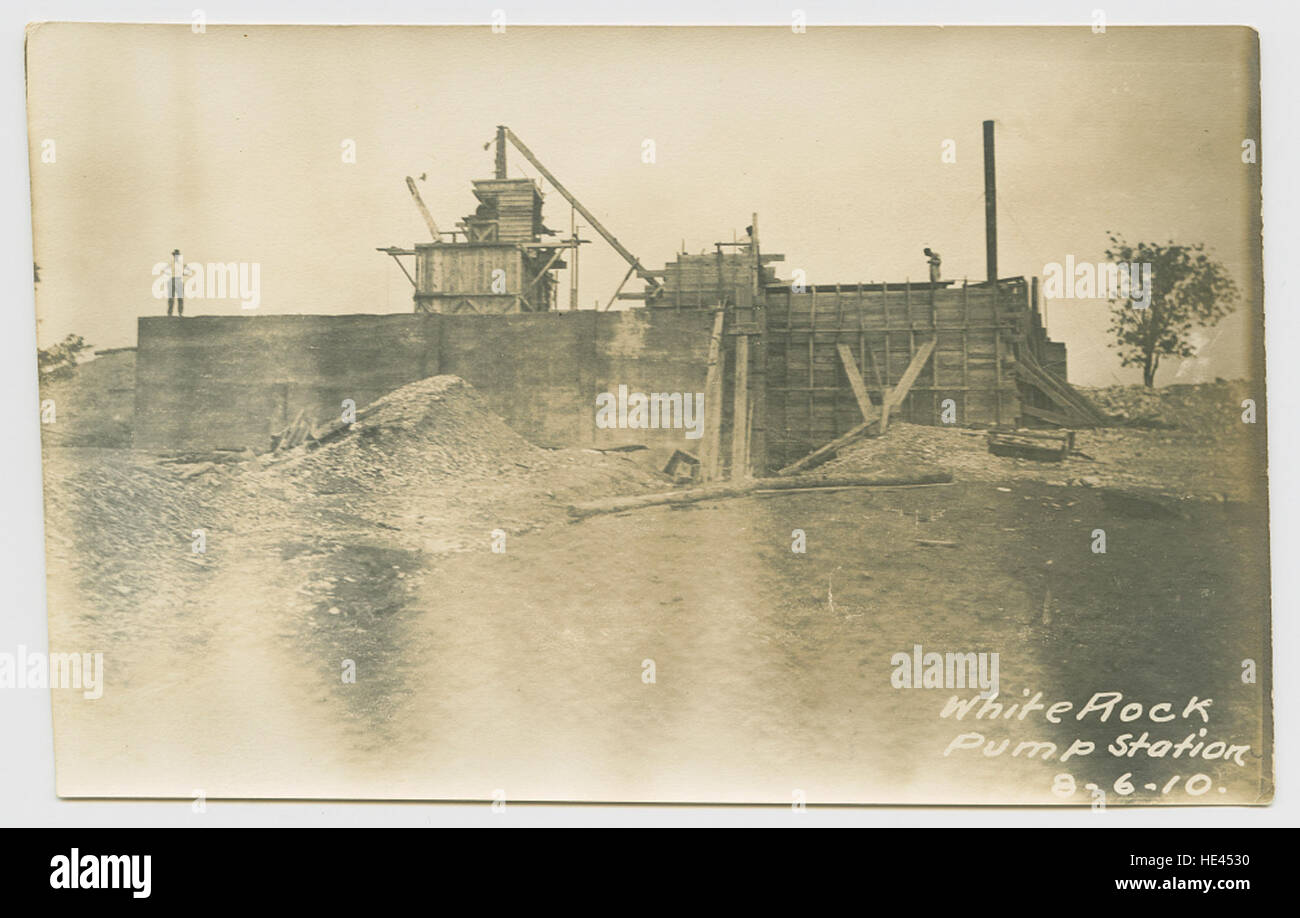 Ein historisches Foto der White Rock Pump Station am White Rock Lake in Texas. Die Station spielte eine Schlüsselrolle bei der Wasserbewirtschaftung und bei Bauprojekten im Zusammenhang mit den Stauseen und Dämmen des Gebiets. Stockfoto