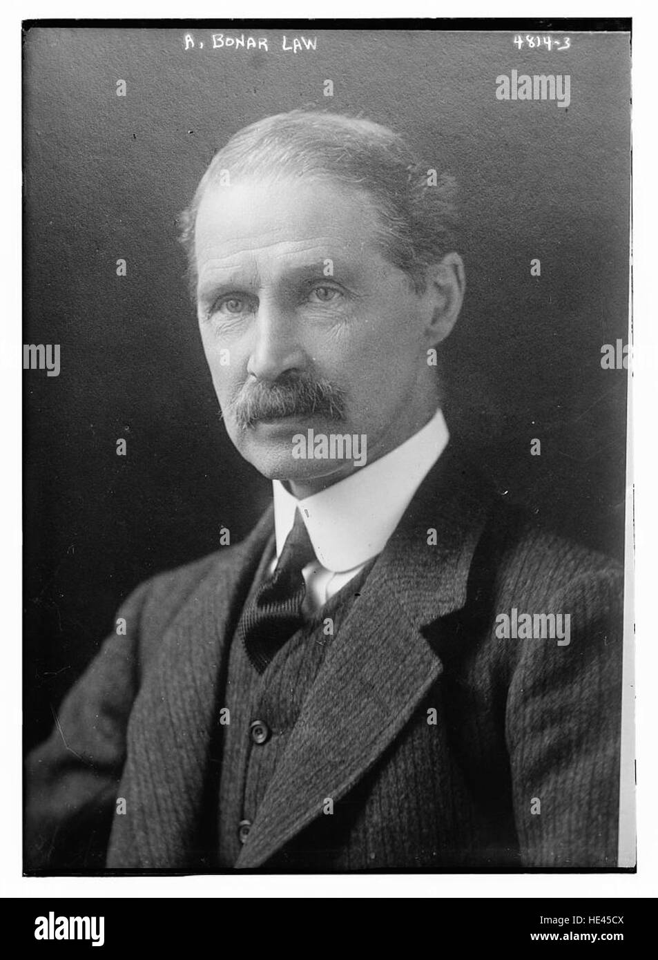 Ein historisches Bild Eines Bonar Law, eines prominenten britischen Politikers, der als Premierminister des Vereinigten Königreichs diente. Seine Führungsrolle war geprägt von seiner Rolle in wichtigen Momenten der britischen Geschichte des frühen 20. Jahrhunderts. Stockfoto