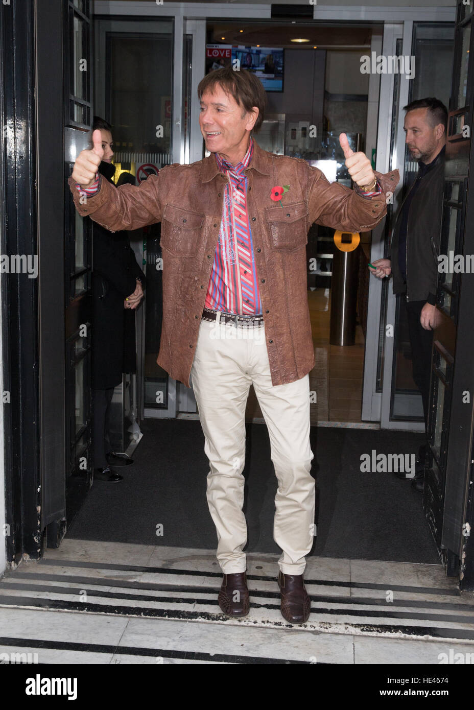 Sir Cliff Richard abgebildet Ankunft am Radio 2 Studio Featuring: Sir Cliff Richard Where: London, Vereinigtes Königreich bei: 11. November 2016 Stockfoto