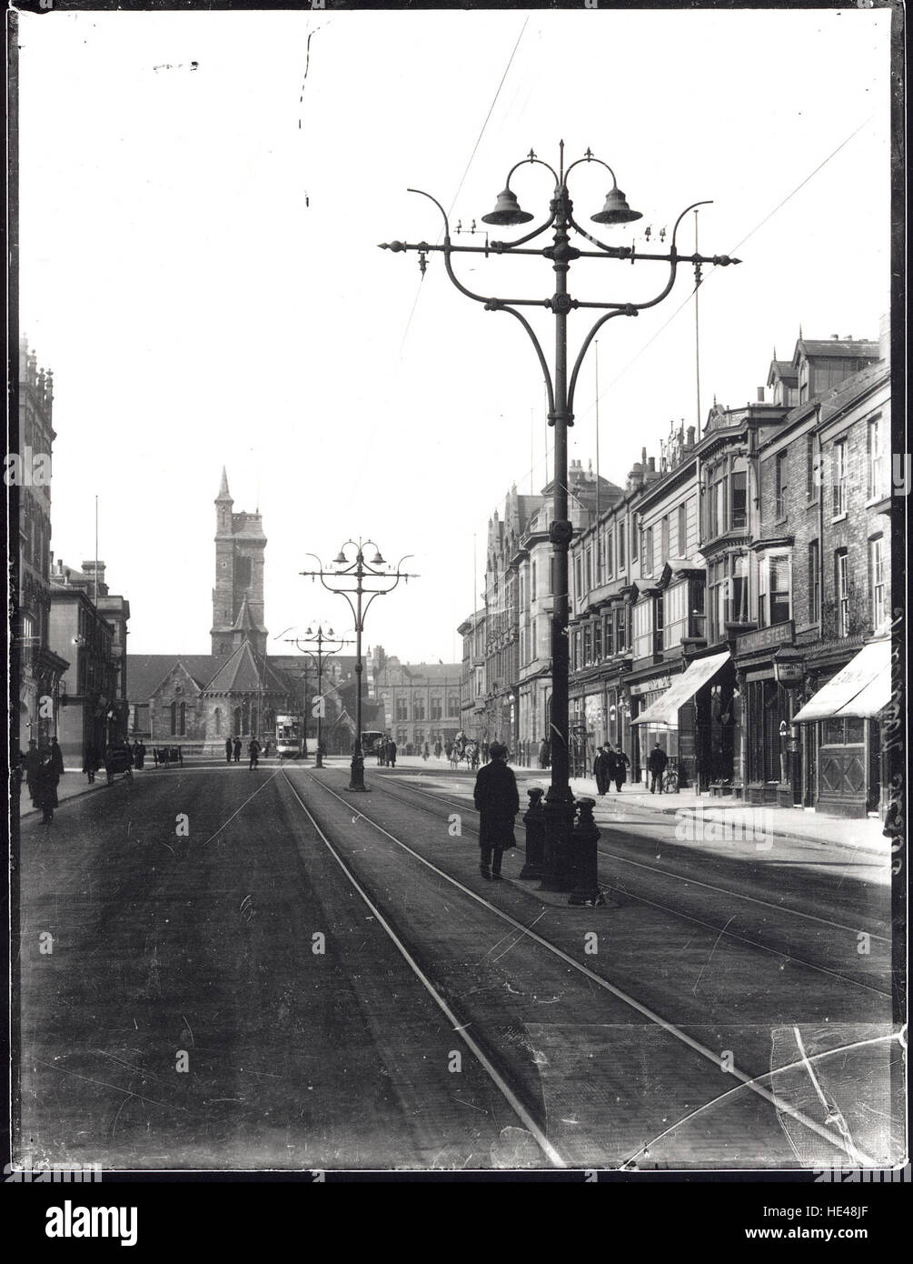 Dieses historische Foto zeigt historische Gebäude und einen Kirchenladen in West Hartlepool. Sie spiegelt das architektonische Erbe der Stadt und die historische Bedeutung ihrer Gebäude im frühen 20. Jahrhundert wider. Stockfoto