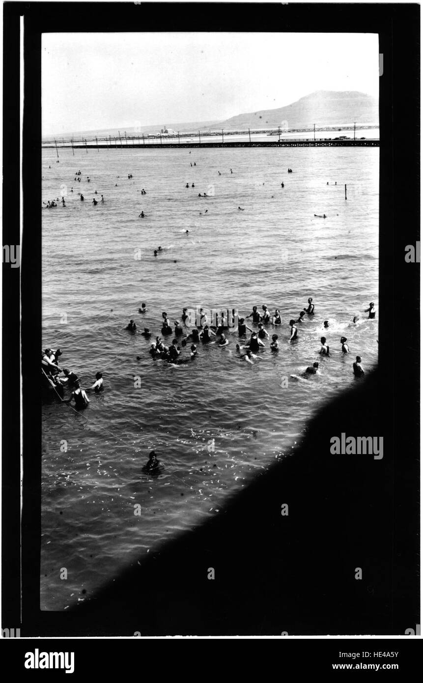 Diese Fotos, die 1915 während einer Reise nach Kanada aufgenommen wurden, bieten einen Einblick in das Leben und die Landschaft der Region zu Beginn des 20. Jahrhunderts. Die Bilder zeigen die historischen Entwicklungen und die natürliche Schönheit der westlichen Provinzen Kanadas während dieser Zeit. Stockfoto