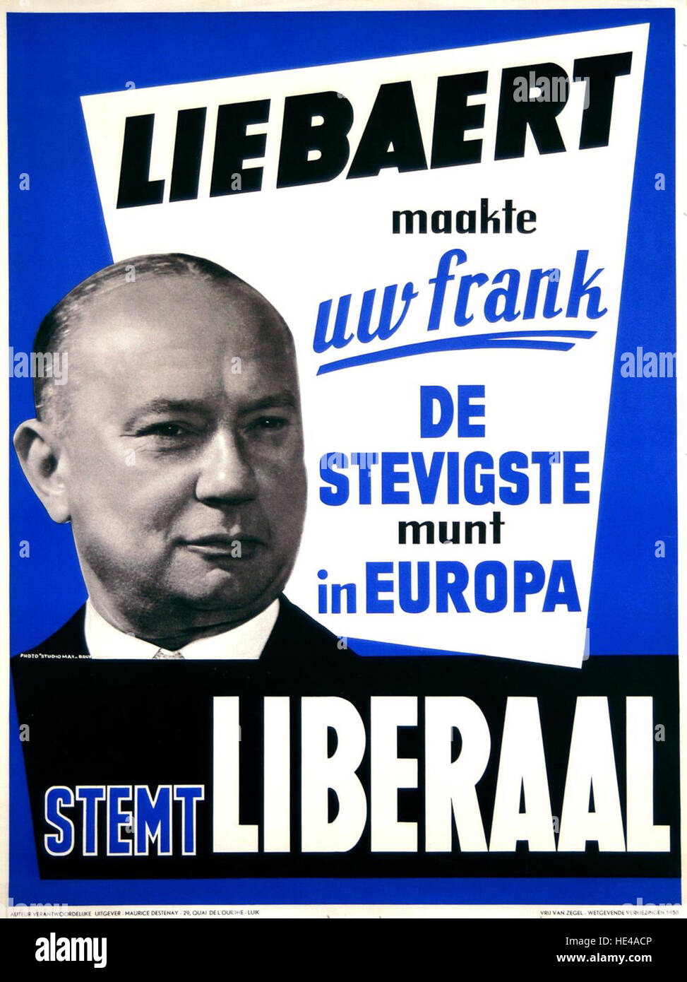 Das Wahlkampfplakat der belgischen Liberalen Partei von 1958 spiegelt die politische Atmosphäre dieser Zeit wider und zeigt ihre nationale Bedeutung und ihren historischen Kontext innerhalb der belgischen politischen Geschichte. Stockfoto