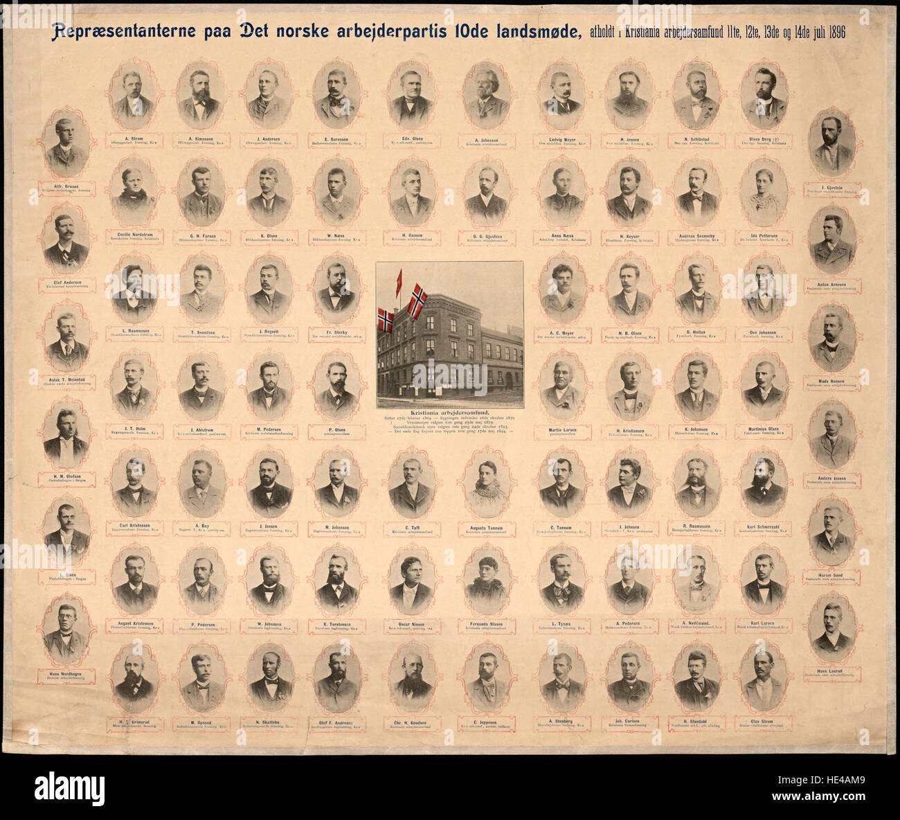 Dieses historische Poster erinnert an den 10. Kongress der norwegischen Arbeiterpartei (*Det norske arbeiderparti*), der in Kristiania (heute Oslo) stattfand. Mit Schlüsselfiguren wie Augusta Tannum, Cecilie Nordstrøm, Fernanda Nissen und anderen bietet es Einblicke in den politischen Aktivismus der Zeit. Das Plakat, das in der Nationalbibliothek Norwegens aufbewahrt wird, ist ein wertvolles Artefakt der politischen Geschichte Norwegens. Stockfoto