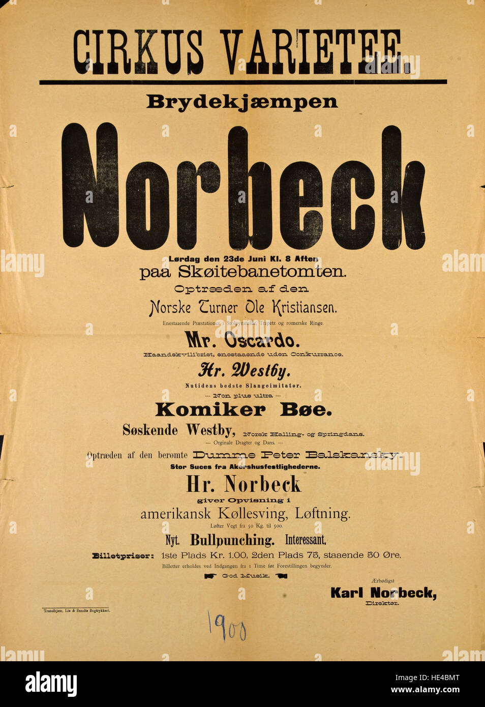 Dieses Vintage-Zirkusplakat, das von Karl Norbeck entworfen wurde, wirbt für die Aufführung „Cirkus Varietee“. Es spiegelt die reiche Kulturgeschichte der Zirkusse und Varieté-Shows in Norwegen wider und fängt die lebendige Kunst des Plakatdesigns aus dieser Zeit ein. Stockfoto