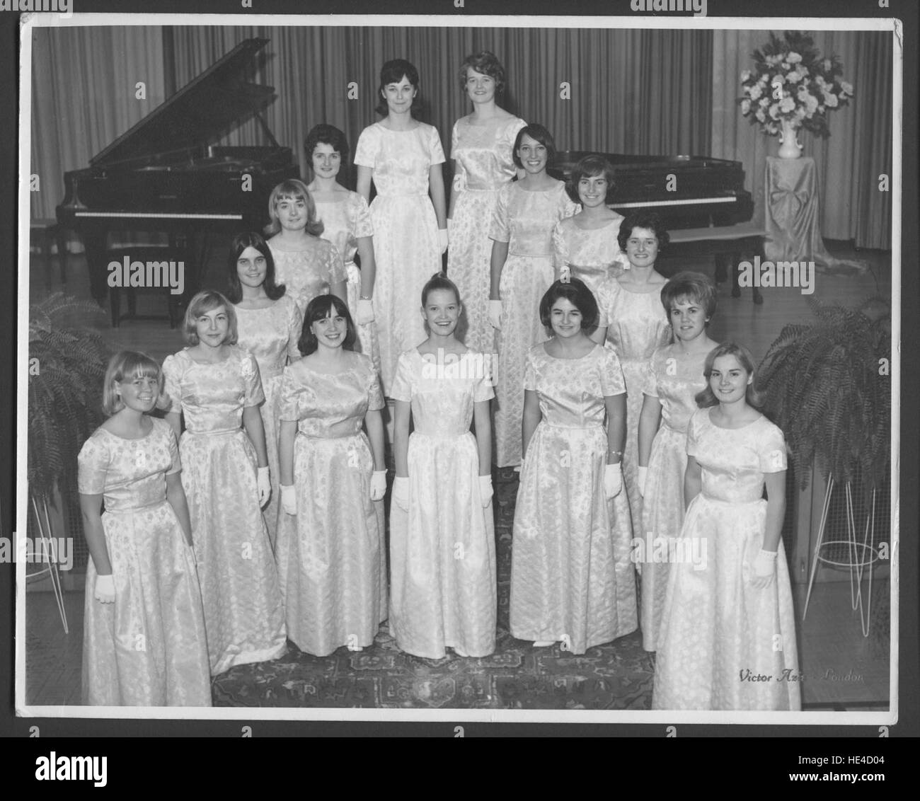 St. Cecilia Singers in formelle Kleidung - Sänger waren Teil der St.-Josephs School of Music in London, Ontario Foto von Victor Aziz Stockfoto