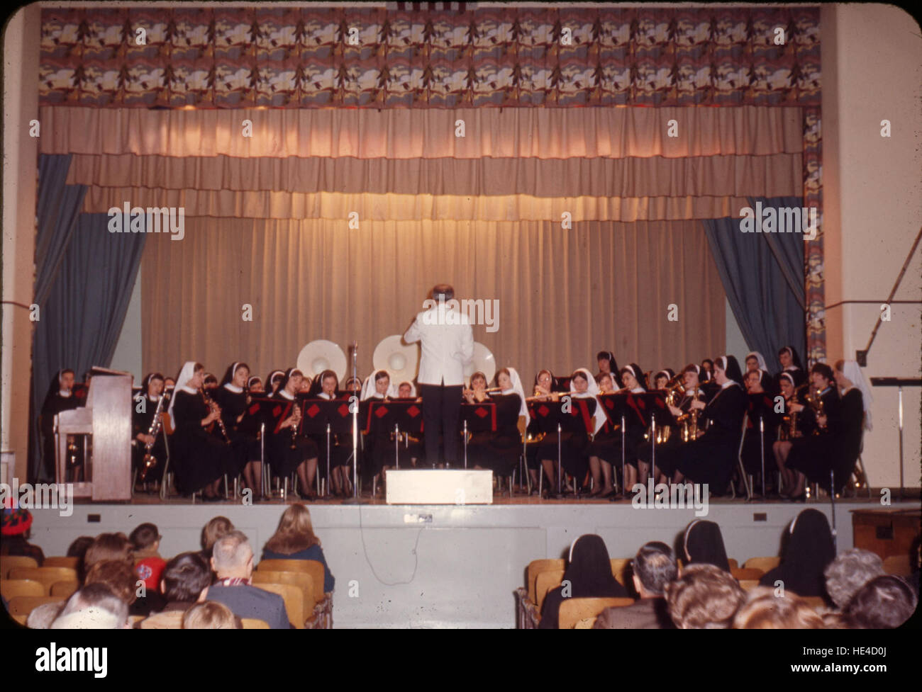 Schwestern von St. Joseph Concert Band Auftritt in Woodstock 1969. Der Dirigent war Martin Boundy. Stockfoto