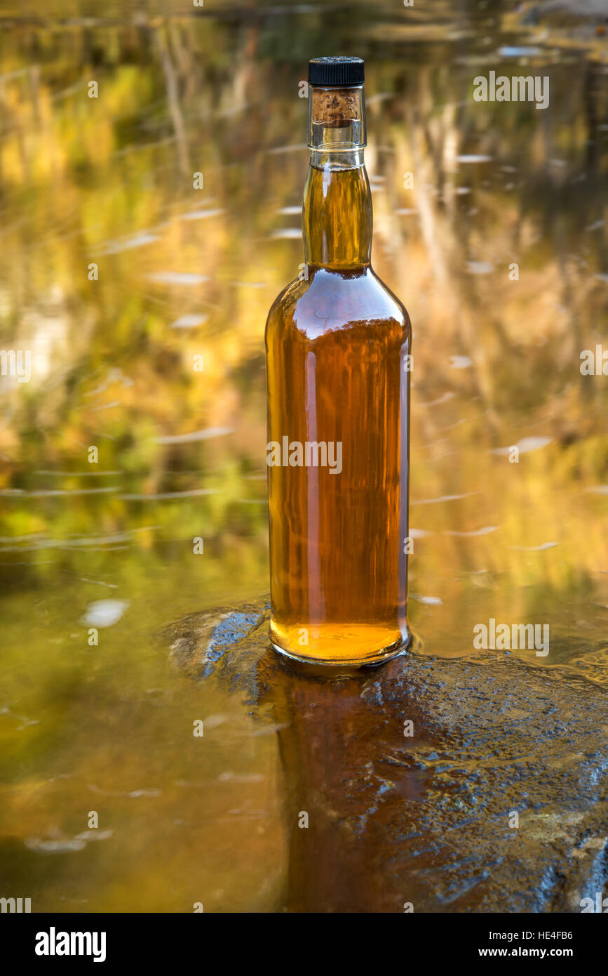 Eine Flasche Malt Whisky von Highland Fluss, Schottland. UK Stockfoto