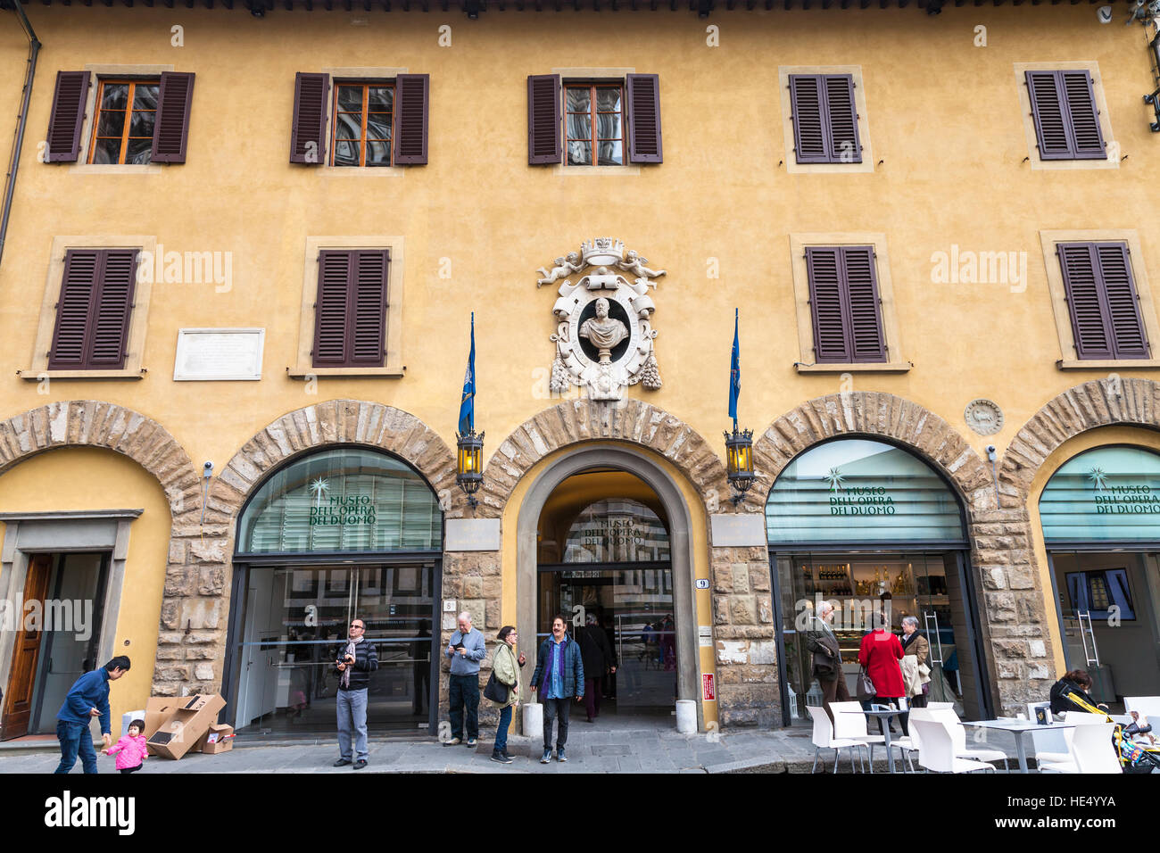 Florenz, Italien - 4. November 2016: Touristen in der Nähe von Eingang des Museo Dell Opera del Duomo (Museum für die Werke der Kathedrale). Museum, enthält die Stockfoto