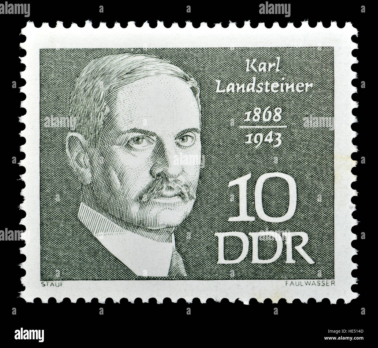 DDR-Briefmarke (1968): Karl Landsteiner (1868 – 1943), österreichischer Biologe und Arzt. Entwickelt, das moderne System der Klassifizierung von b Stockfoto