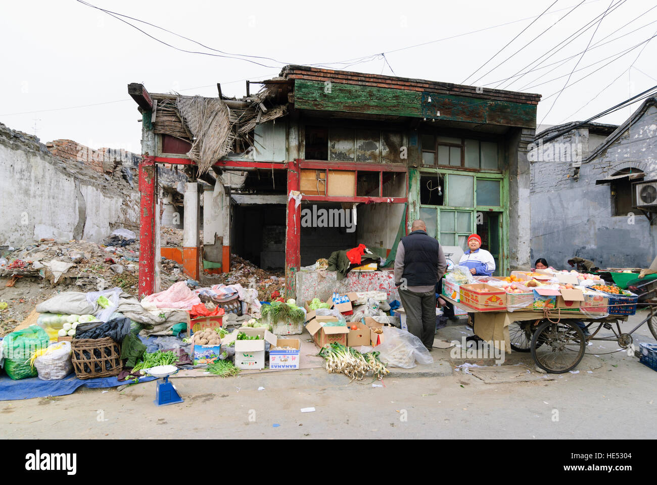 Peking: Hutong (traditionelle Wohnviertel) vor Abriss, Peking, China Stockfoto