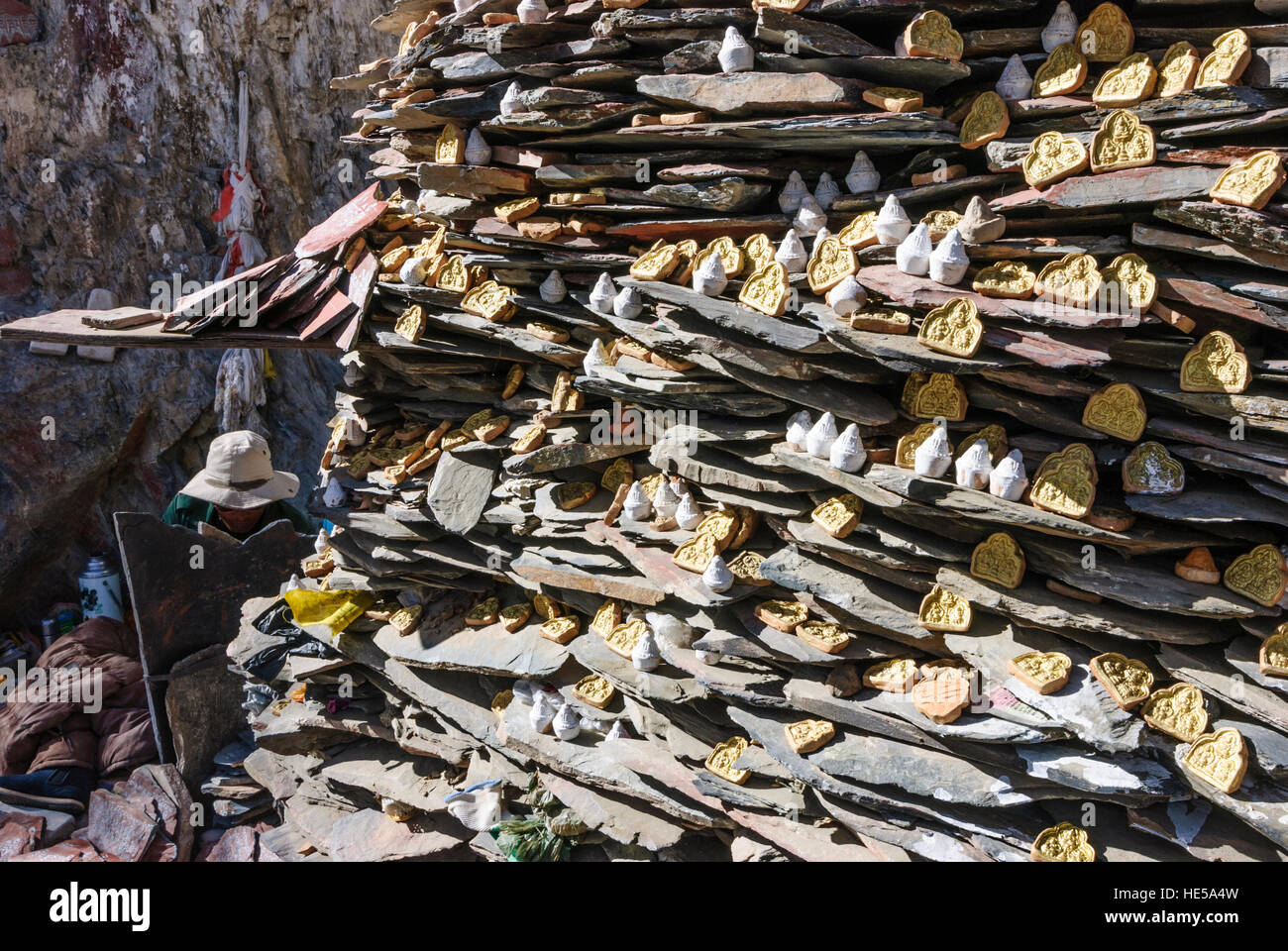 Lhasa: Heap Mani Steine mit eingravierten gebeten, Tibet, China Stockfoto