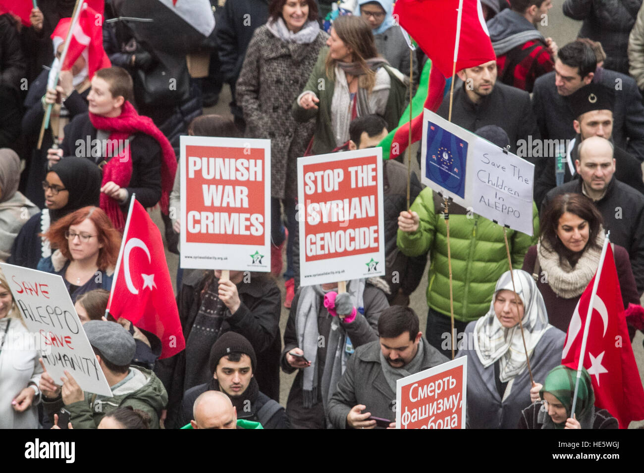 London, UK. 17. Dezember 2016. Tausende von Demonstranten gezeigt durch die Londoner gegen Aleppo gegen das Assad-Regime in Syrien sparen © Amer Ghazzal/Alamy Live-Nachrichten Stockfoto