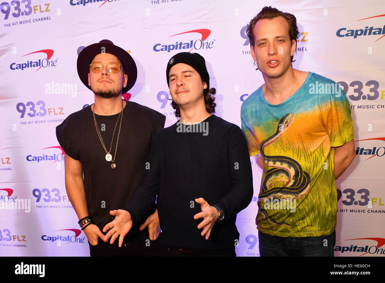 Tampa, Florida, USA. 17. Dezember 2016. Mark Falgren, Lukas Forchhamme und Magnus Larsson von Lukas Graham auf dem roten Teppich bei der 93.3FLZ iHeart Radio Jingle Ball an Amalie Arena in Tampa, FL am 17. Dezember 2016 Credit: The Foto Zugang/Alamy Live News Stockfoto