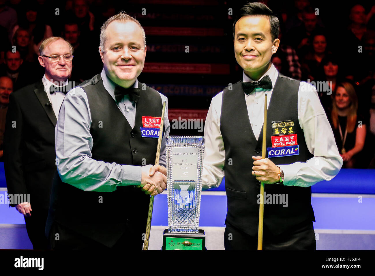 Glasgow, Schottland. 18. Dezember 2016. Korallen Scottish Open Snooker fertigen Bilder von der Sitzung am Nachmittag an der Emirate Arena Glasgow zwischen Marco Fu & John Higgins Credit: Colin Poultney/Alamy Live News Stockfoto