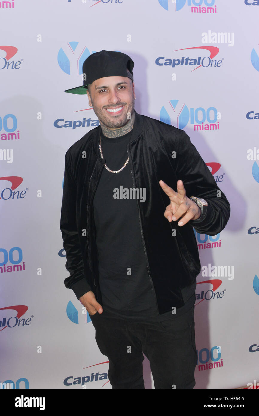 Miami, Florida, USA. 18. Dez., 216. Nicky Jam auf dem roten Teppich bei den Y100 iHeartRadio Jingle Ball 2016 im BB & T Center in Miami, Florida am 18. Dezember 2016 Credit: The Foto Zugang/Alamy Live News Stockfoto