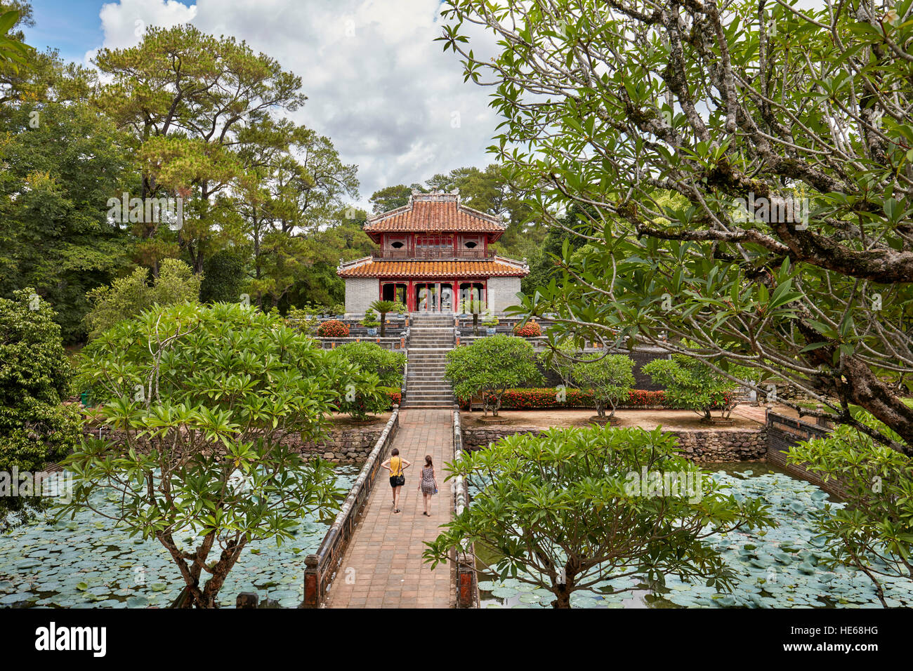 Minh-Lau-Pavillon (Pavillon des Lichts) am Grab von Minh Mang (Hieu Grab). Hue, Vietnam. Stockfoto