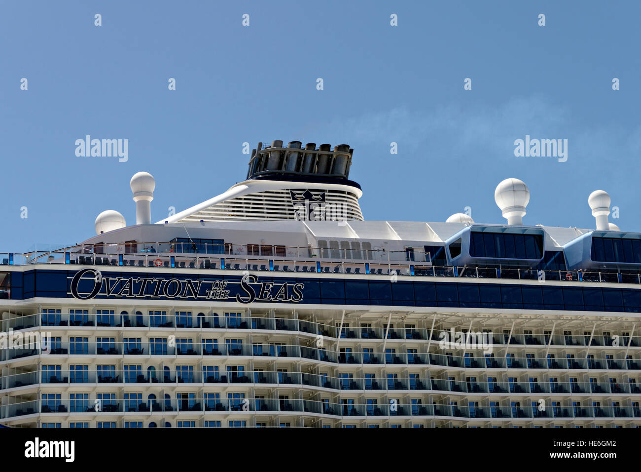 Ovation des Oberdecks der Meere Cruise Ship Stockfoto