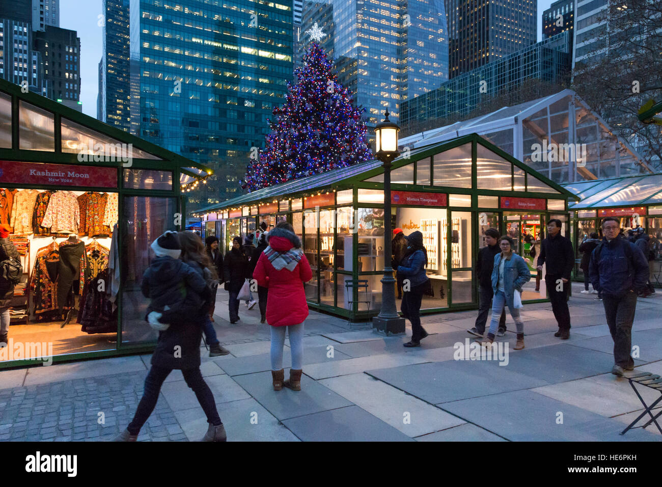 Bank von Amerika Winterdorf im Bryant Park, New York City, USA Stockfoto