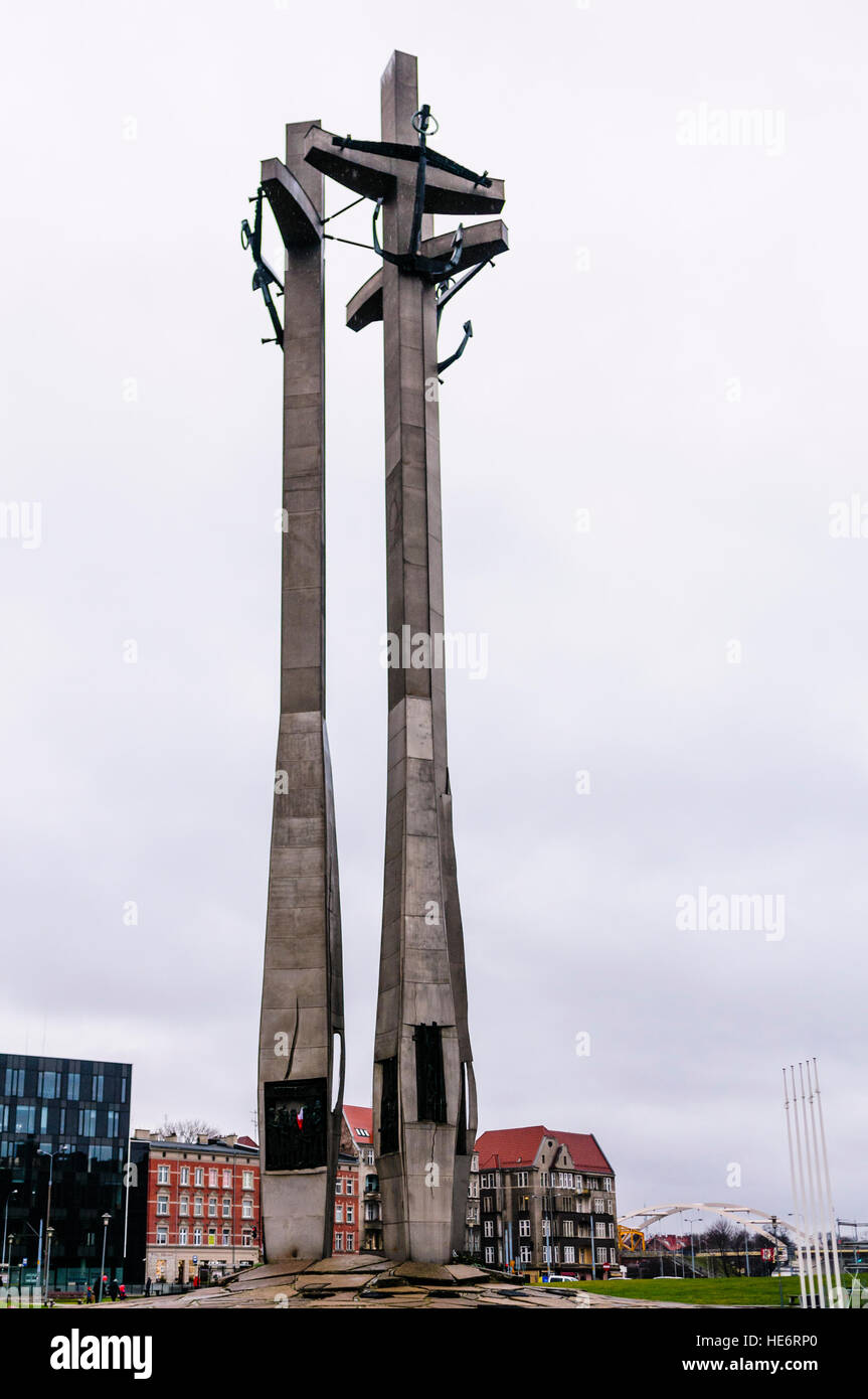 Drei Kreuze Denkmal am Eingang der Lenin-werft, Danzig, in Erinnerung an die Arbeitnehmer, die von den Behörden im Jahr 1970 Proteste getötet. Stockfoto