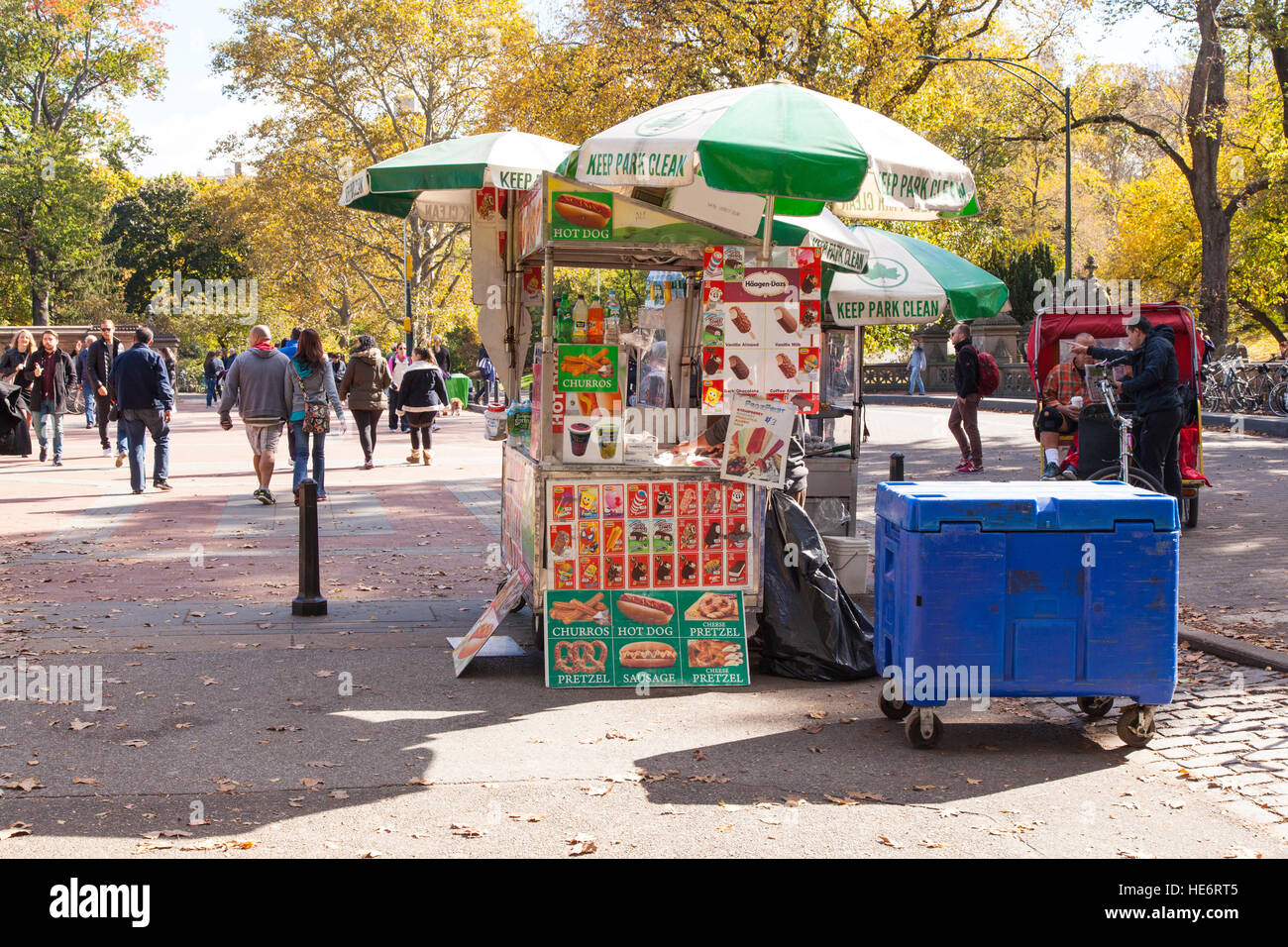 Hot-Dog Straßenhändler Stall, New York City, Vereinigte Staaten von Amerika. Stockfoto