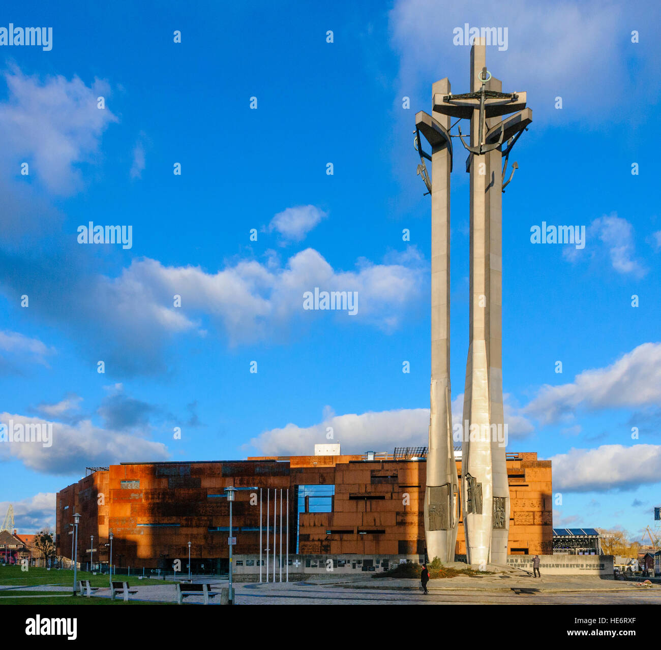 Drei Kreuze Denkmal am Eingang der Lenin-werft, Danzig, in Erinnerung an die Arbeitnehmer, die von den Behörden im Jahr 1970 Proteste getötet. Stockfoto