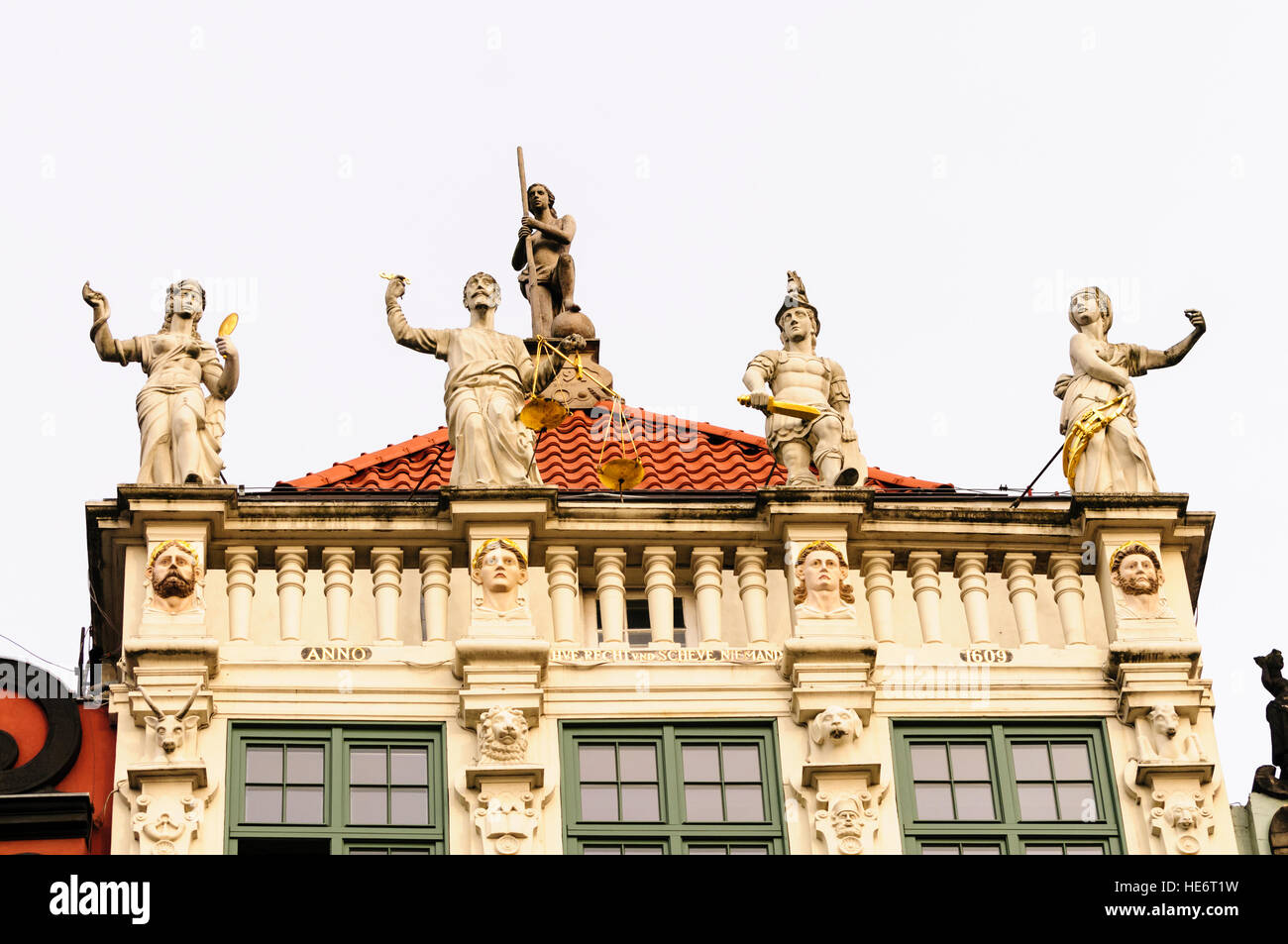 Statuen an der Oberseite der Golden Gate in der Dluga, Dlugi Targ, Danzig Stockfoto