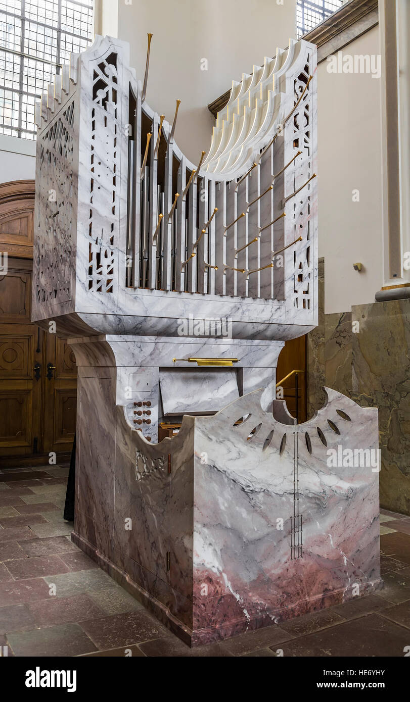 Eine kleine Orgel in der Kirche der Heiligen Dreifaltigkeit. Kopenhagen. Dänemark Stockfoto
